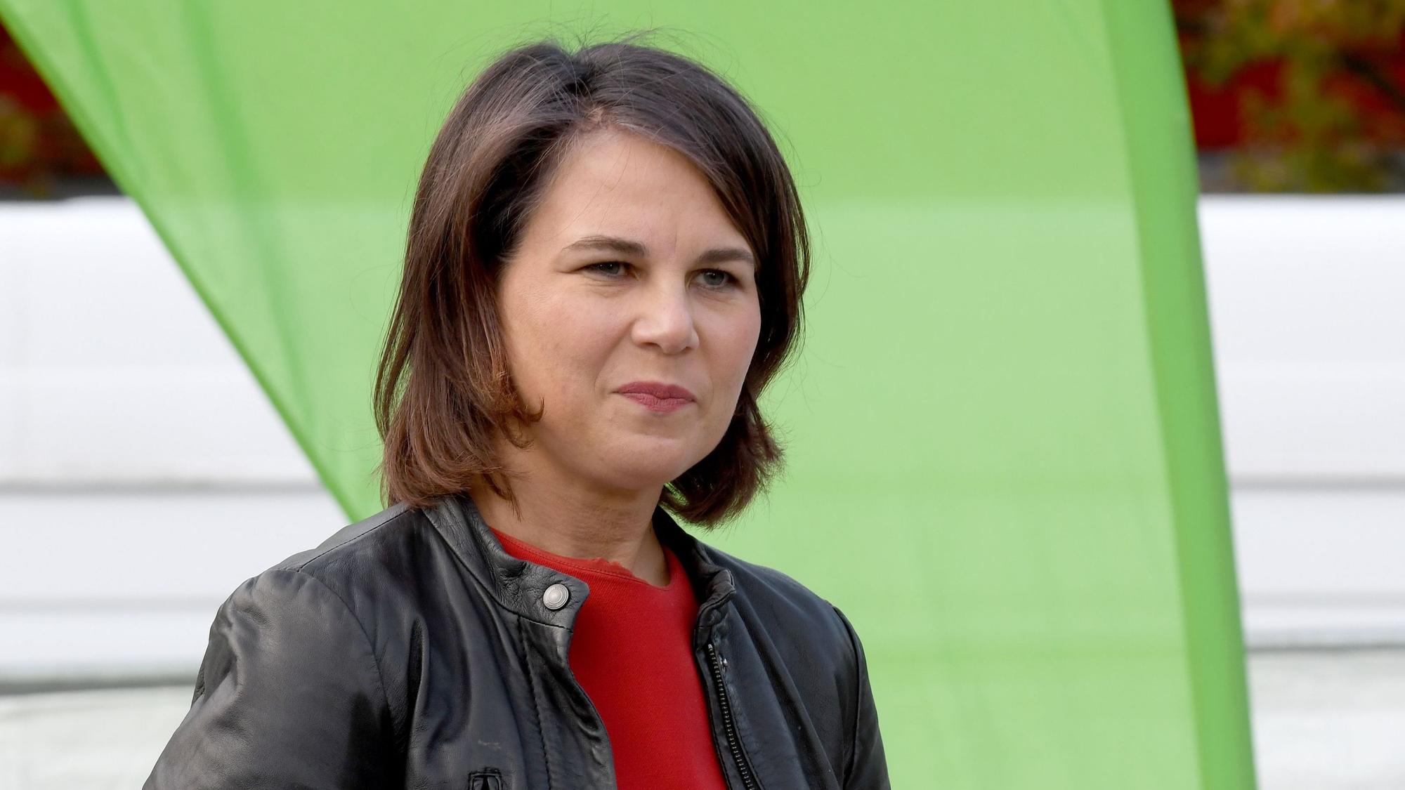 Grünen-Wahlkampf
Bundesaußenministerin Annalena Baerbock (41) auf dem Rathausmarkt in Ahrensburg am 30.04.2022.