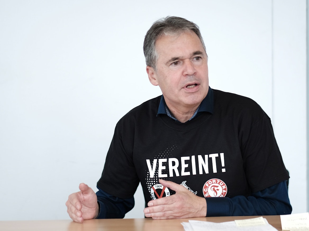 Andreas Rettig bei einem Termin vor dem Köln-Cup mit Viktoria Köln, Fortuna sowie dem FC