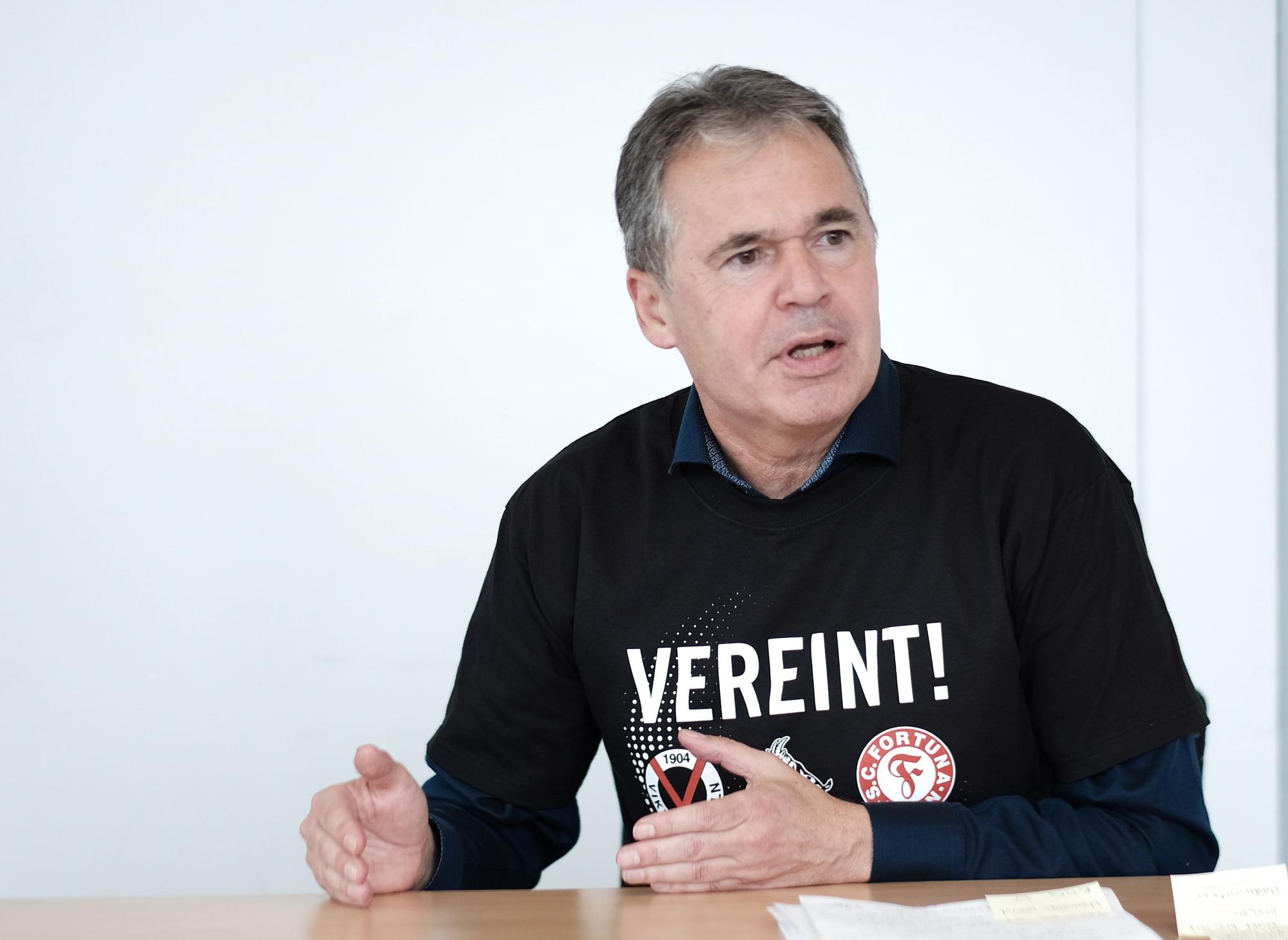 Andreas Rettig bei einem Termin vor dem Köln-Cup mit Viktoria Köln, Fortuna sowie dem FC