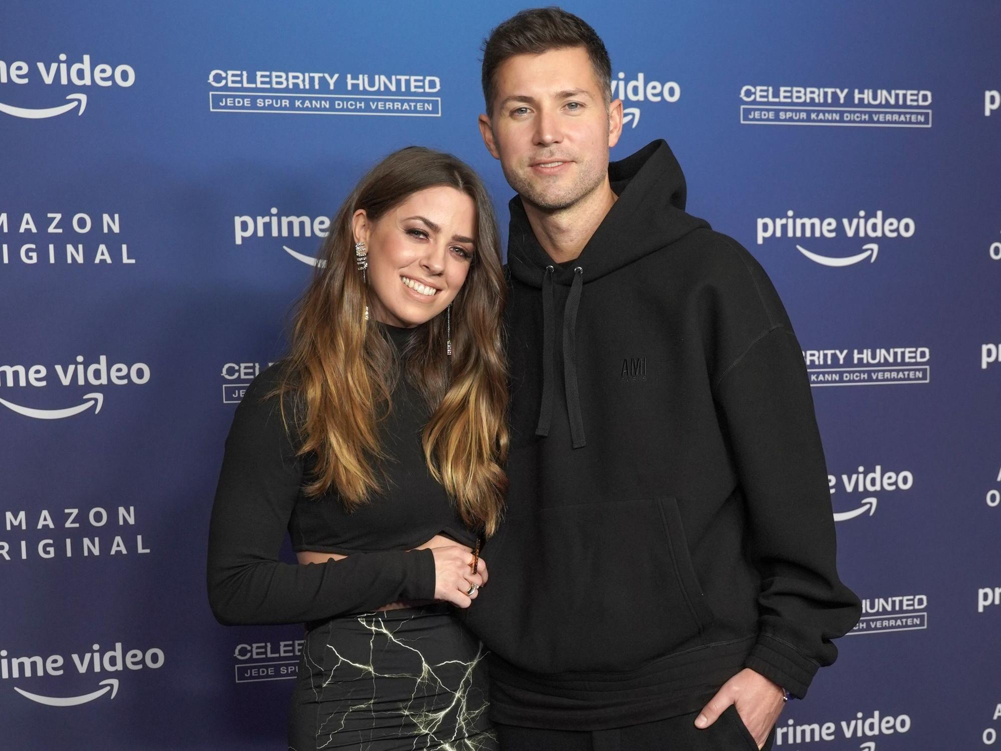 Sängerin Vanessa Mai mit Manager und Ehemann Andreas Ferber kommen anlässlich der Amazon-Serie "Celebrity Hunted" zu einem Fototermin in den Zoo Palast.
