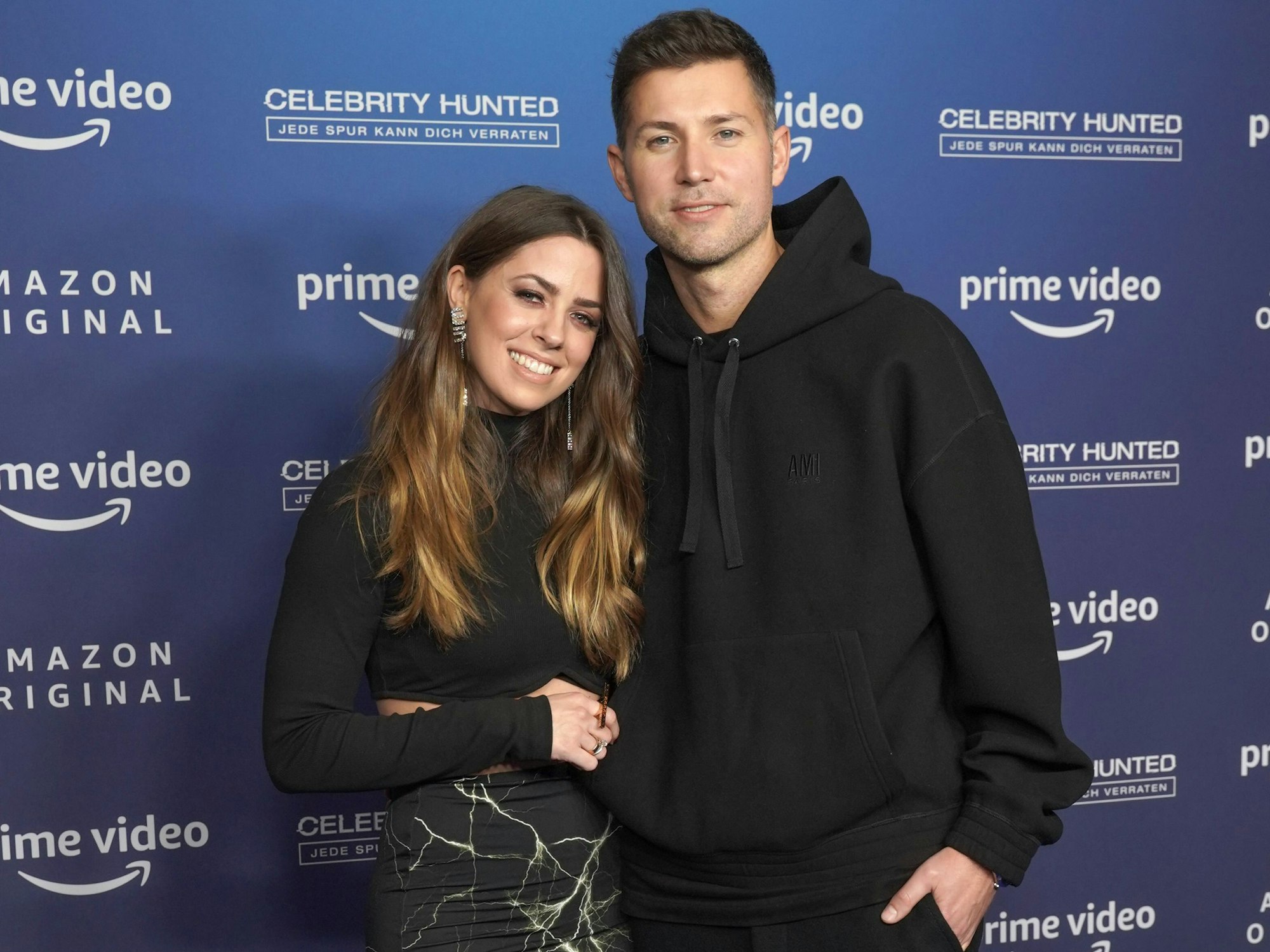 Sängerin Vanessa Mai mit Manager und Ehemann Andreas Ferber kommen anlässlich der Amazon-Serie "Celebrity Hunted" zu einem Fototermin in den Zoo Palast.