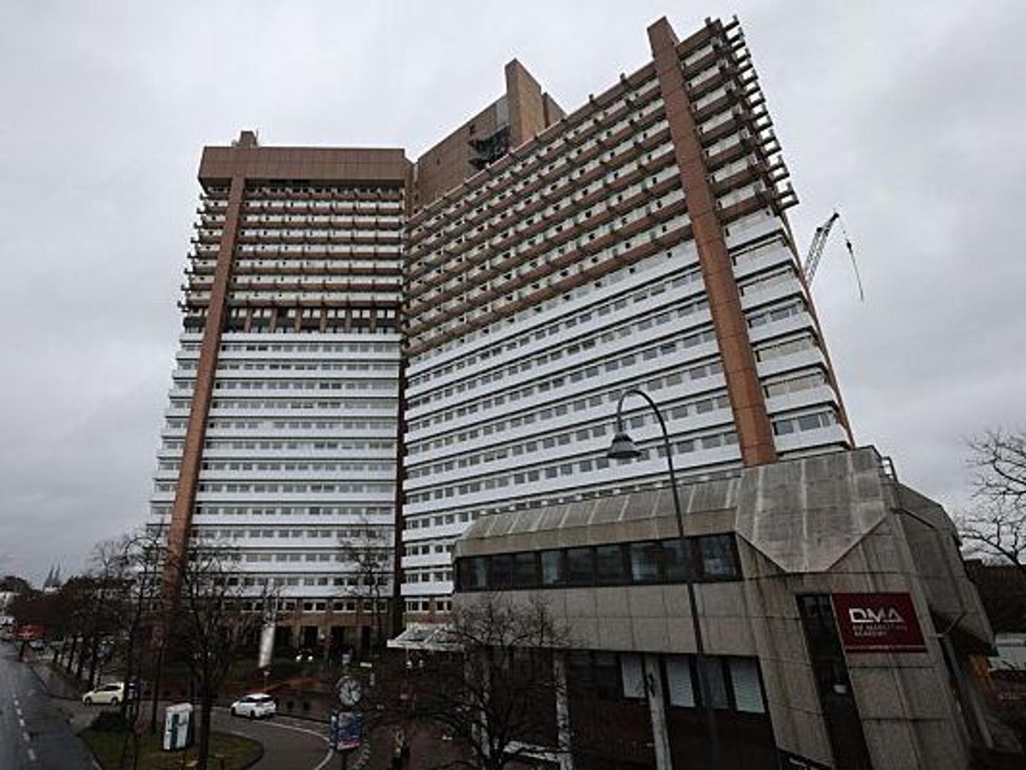 Das Gebäude des Kölner Landgerichts ist ein Hochhaus.