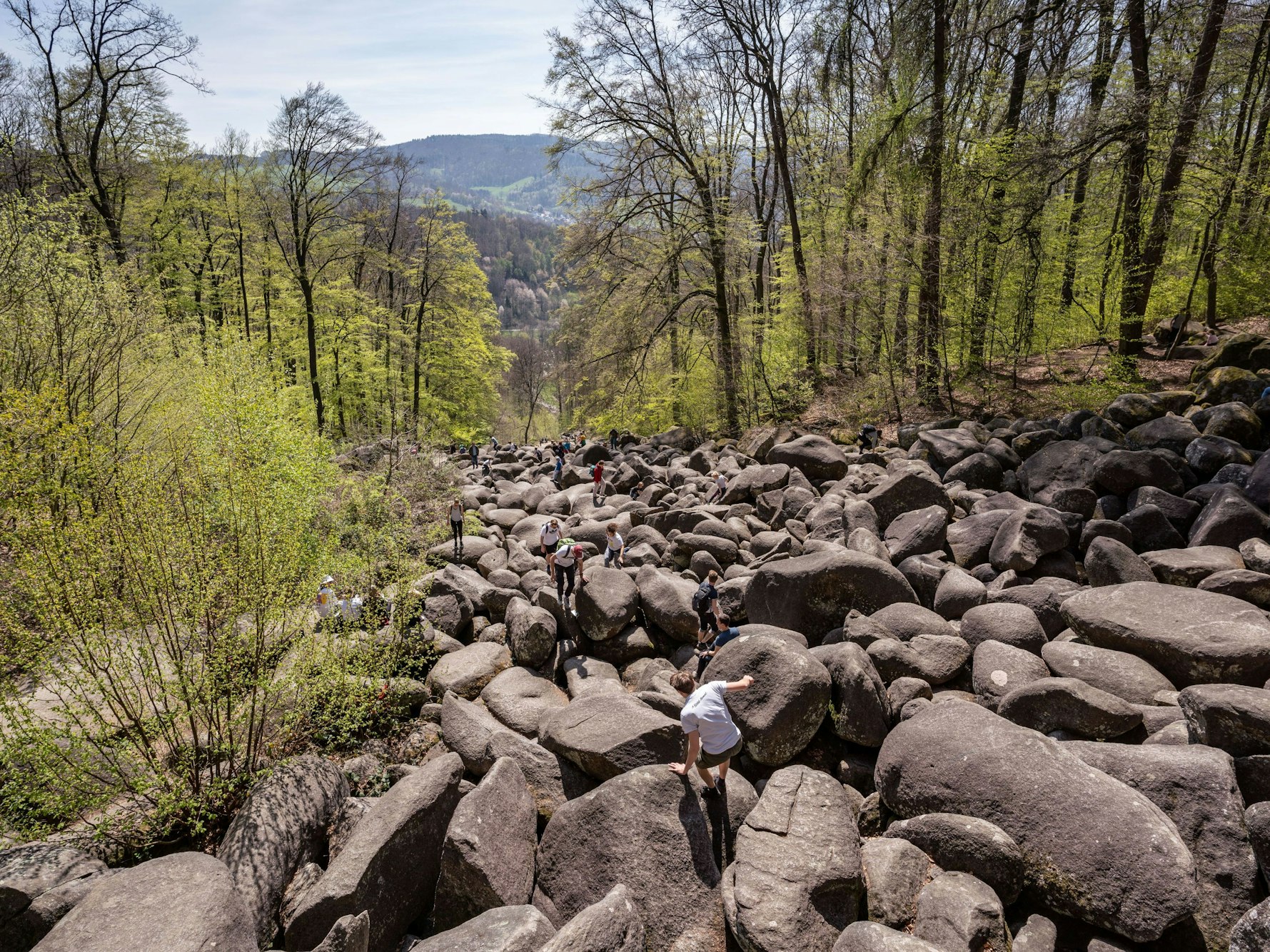 Auch in der Natur hat Hessen Sehenswürdigkeiten zu bieten, zum Beispiel das Felsenmeer im Odenwald.