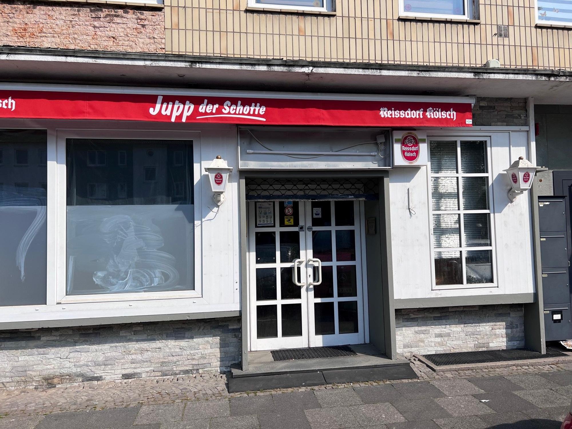 Die Kneipe Jupp der Schotte auf der Bergisch-Gladbacher Straße in Köln-Holweide, aufgenommen am 3. Mai 2021.