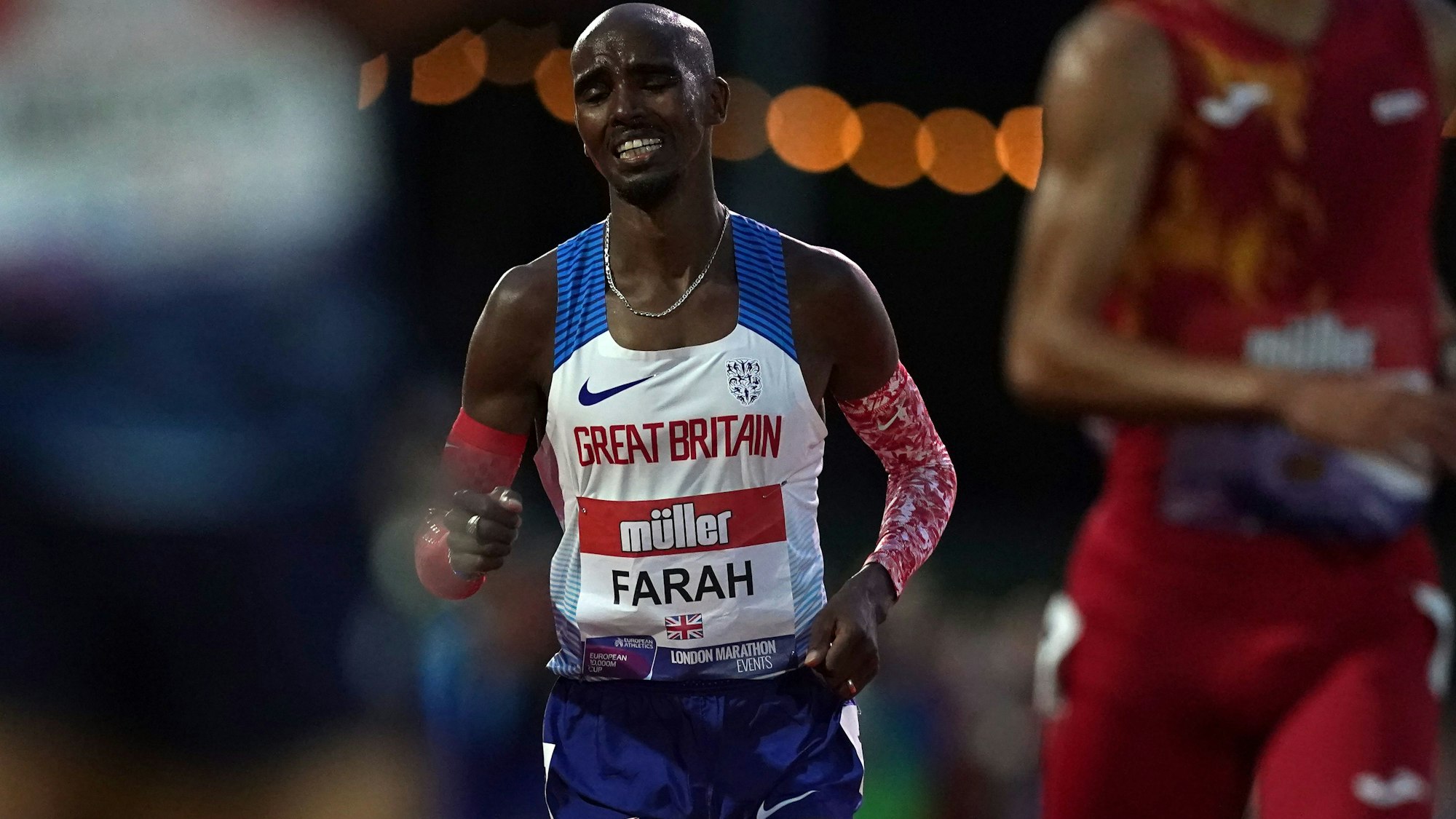 Mo Farah quält sich auf der Laufstrecke.