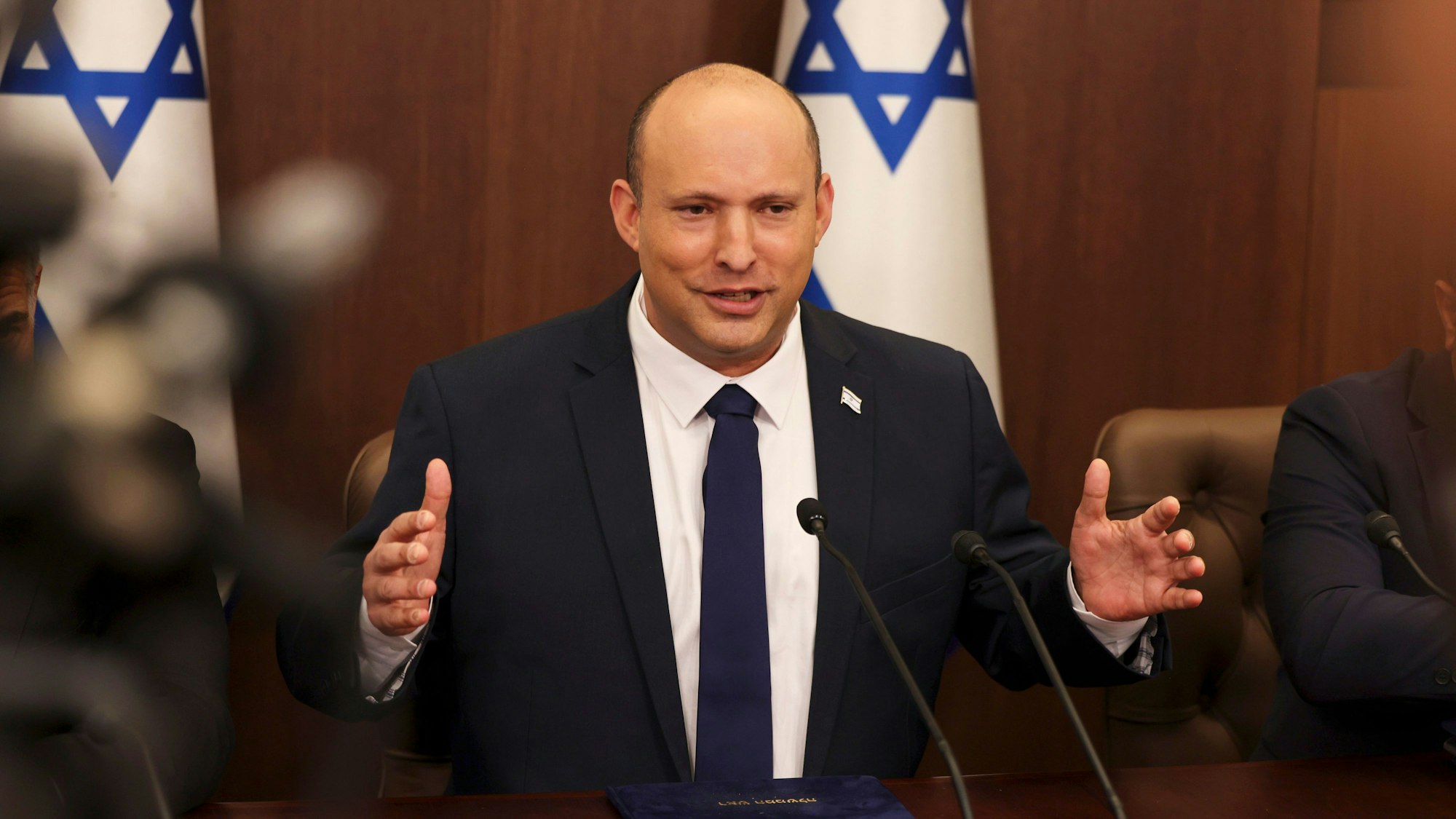 Naftali Bennett, Ministerpräsident von Israel (hier am 1. Mai), hat den Nazi-Vergleich des russischen Außenministers Lawrow in Bezug auf den Ukraine-Krieg verurteilt. Israel erwägt nun offenbar, die Hilfen für die Ukraine zu verstärken.