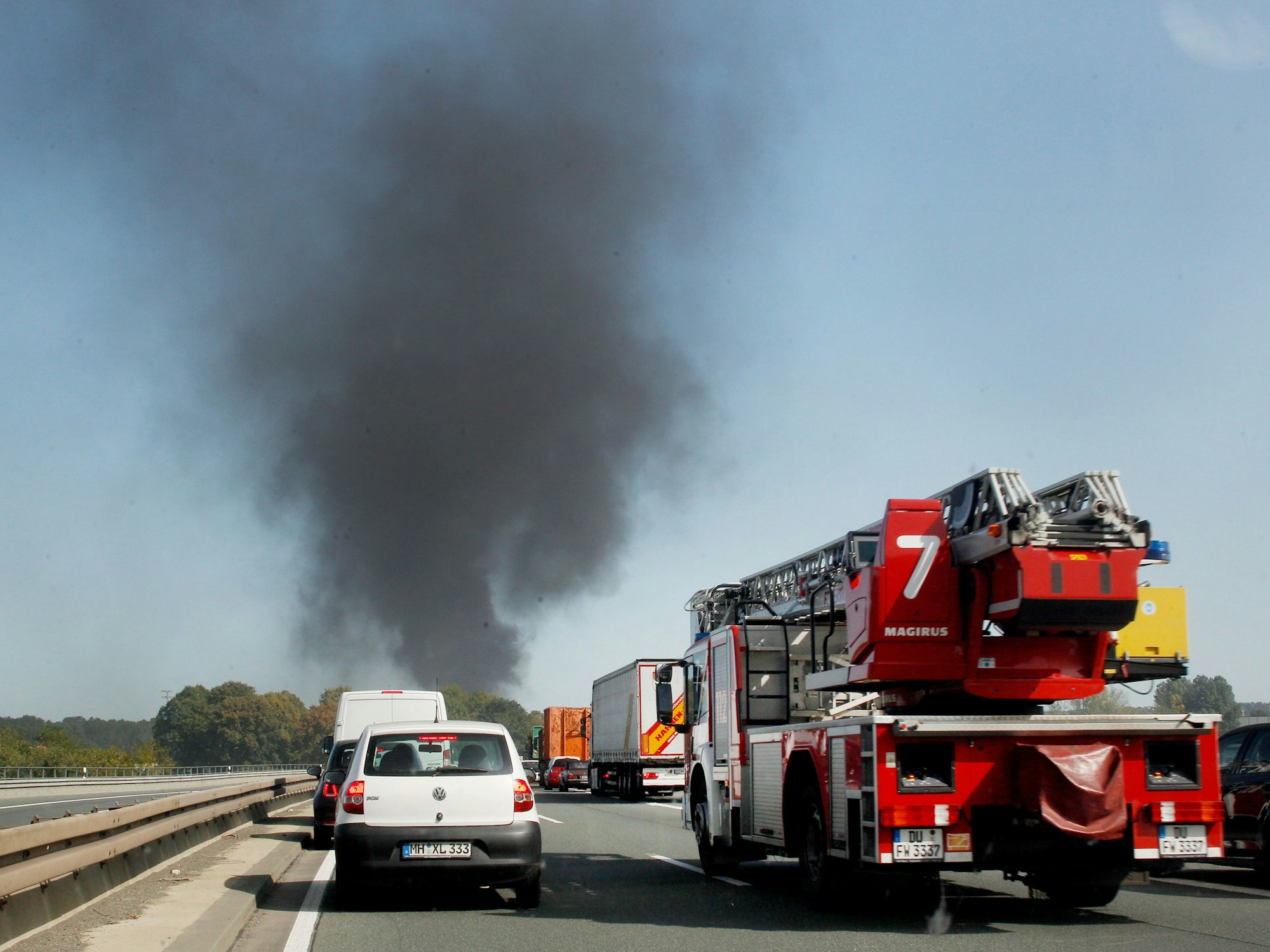 Die Feuerwehr (hier ein Symbolfoto) rückte sofort zu dem Lkw-Brand auf der Autobahn aus.
