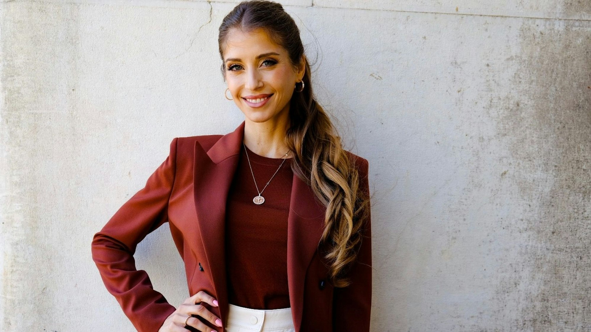 Cathy Hummels, Moderatorin und Influencerin, posiert bei einem Fototermin