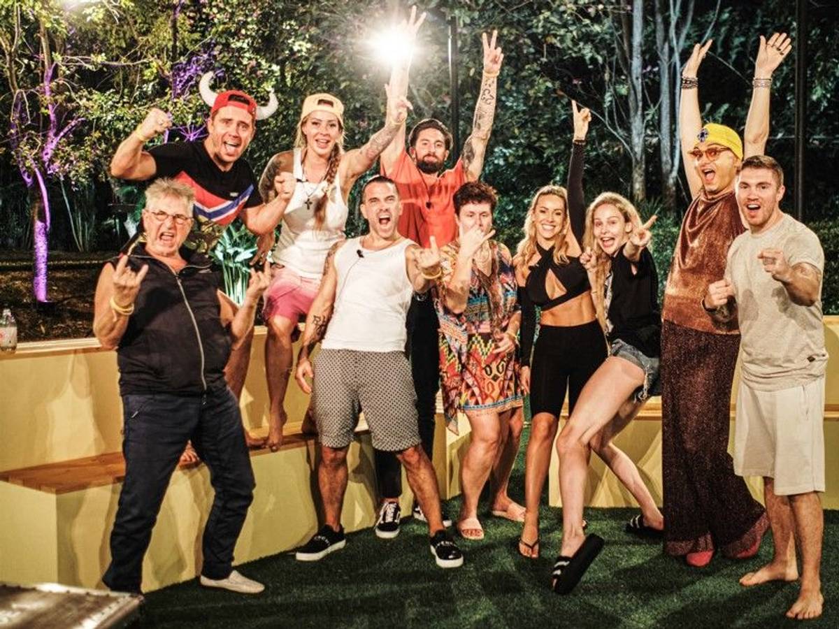 Sie spielten im kuriosen Spiel um den Sieg (von links): Martin Semmelrogge, Lorenz Büffel, Cora Schumacher, Marc Terenzi, Sebastian Fobe, Iris Abel, Vanessa Mariposa, Theresia Fischer, Julian F.M. Stoeckel und Joey Heindle.