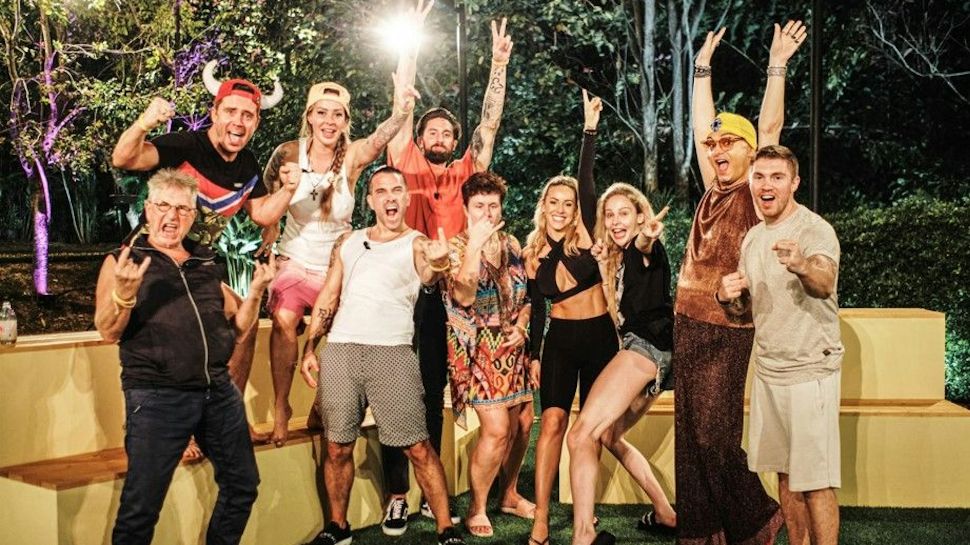 Sie spielten im kuriosen Spiel um den Sieg (von links): Martin Semmelrogge, Lorenz Büffel, Cora Schumacher, Marc Terenzi, Sebastian Fobe, Iris Abel, Vanessa Mariposa, Theresia Fischer, Julian F.M. Stoeckel und Joey Heindle.