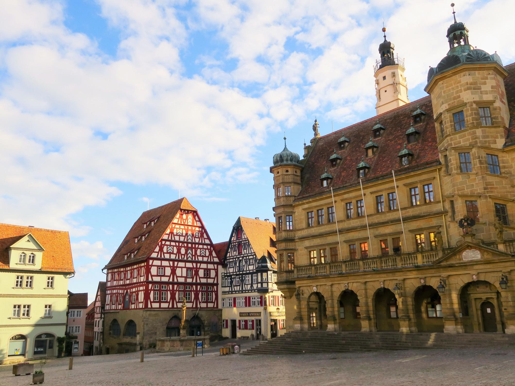 Der Radweg startet im malerischen Rothenburg ob der Tauber.