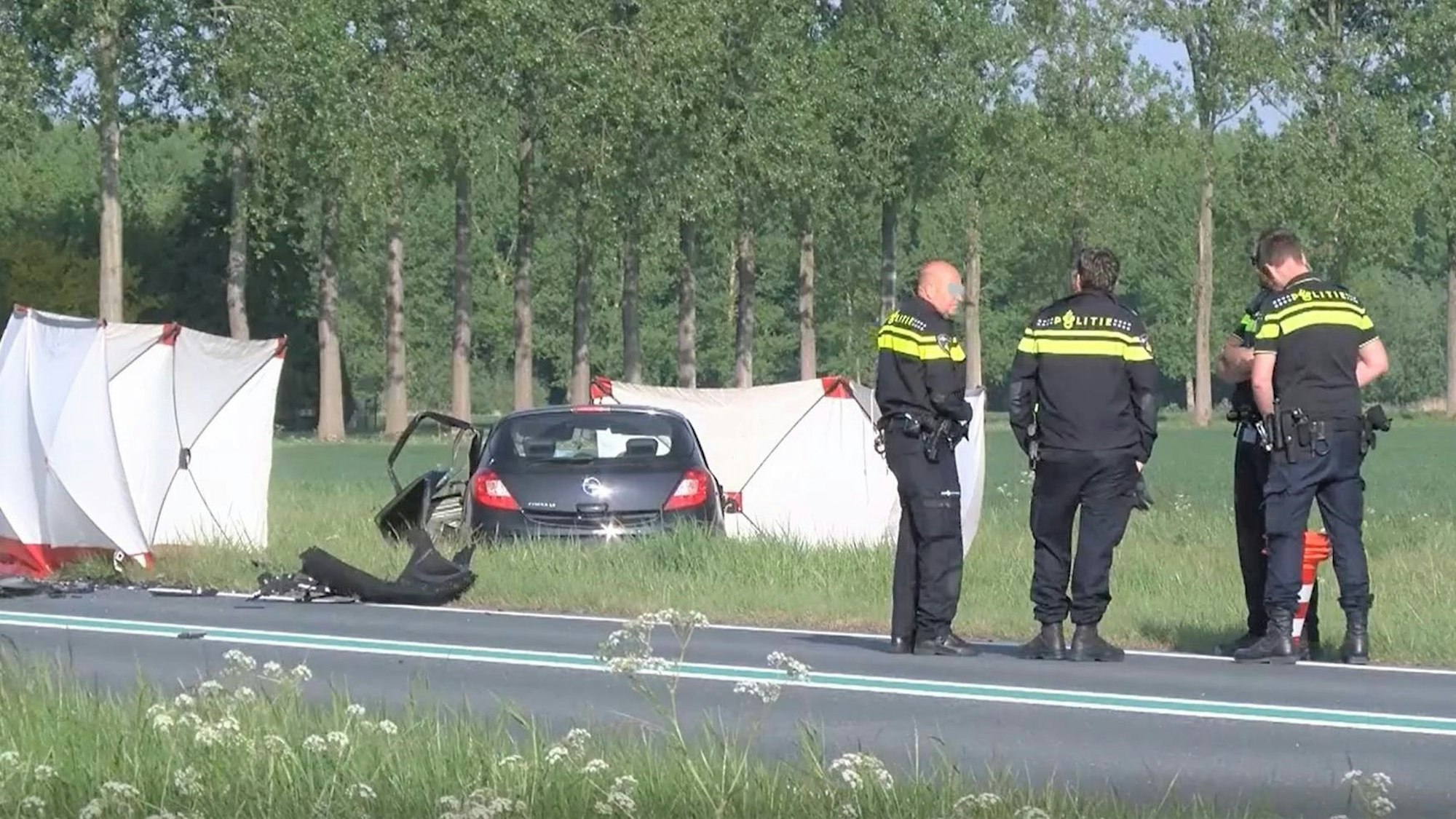 Aufnahmen der Unfallstelle nach dem tödlichen Unfall, in den der aus der Bundesliga ausgeliehen Rick van Drongelen verwickelt war