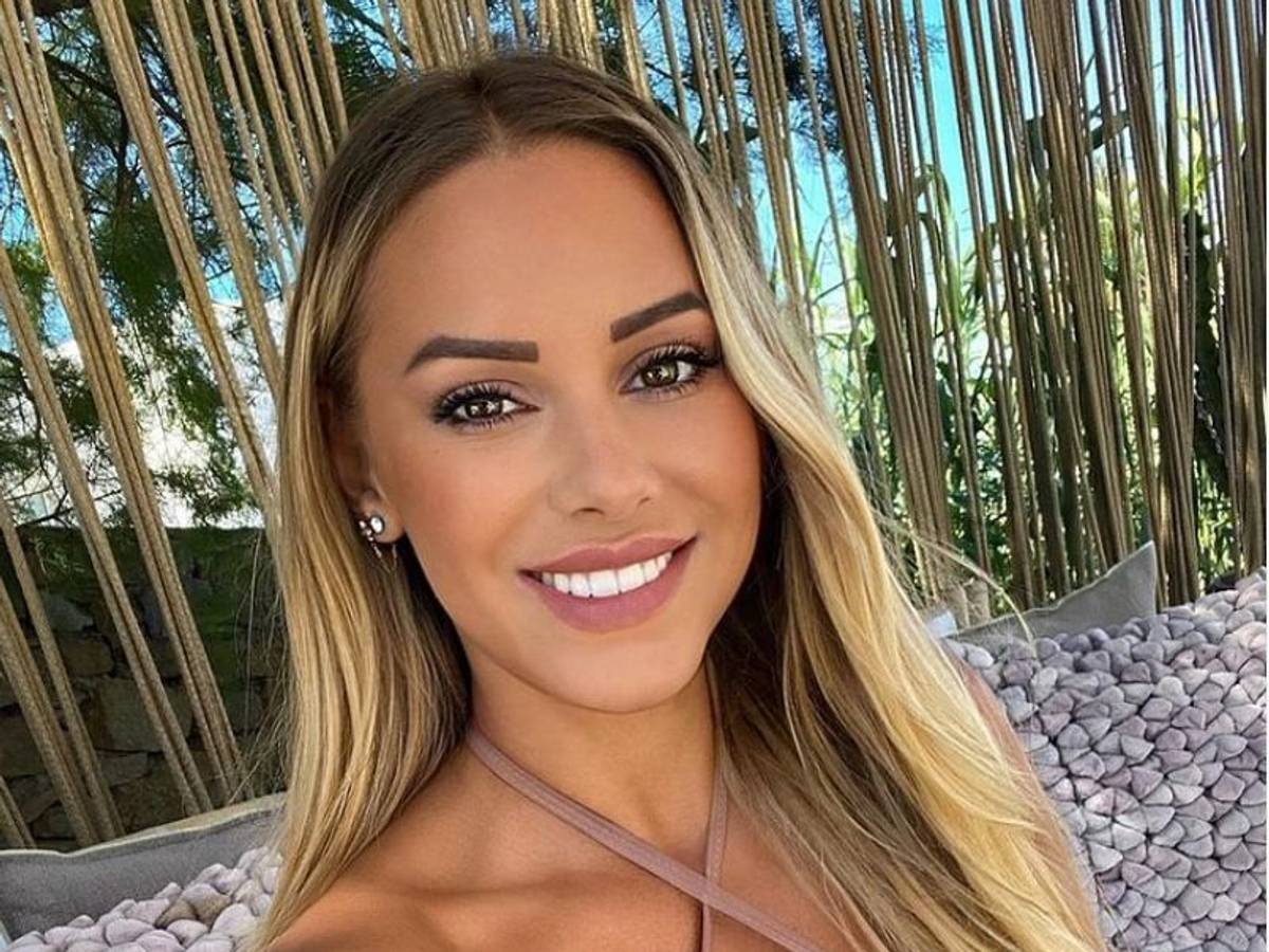 Vanessa Mariposa, das Selfie lud die Influencerin am 25. Oktober 2021 auf Instagram hoch, ist eine der elf Teilnehmerinnen und Teilnehmer der neuen TV-Show „Club der guten Laune“, die am 4. Mai 2022 auf Sat.1 startet.