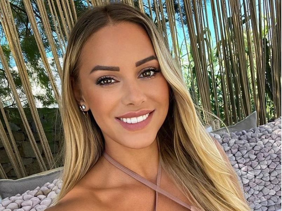 Vanessa Mariposa, das Selfie lud die Influencerin am 25. Oktober 2021 auf Instagram hoch, ist eine der elf Teilnehmerinnen und Teilnehmer der neuen TV-Show „Club der guten Laune“, die am 4. Mai 2022 auf Sat.1 startet.