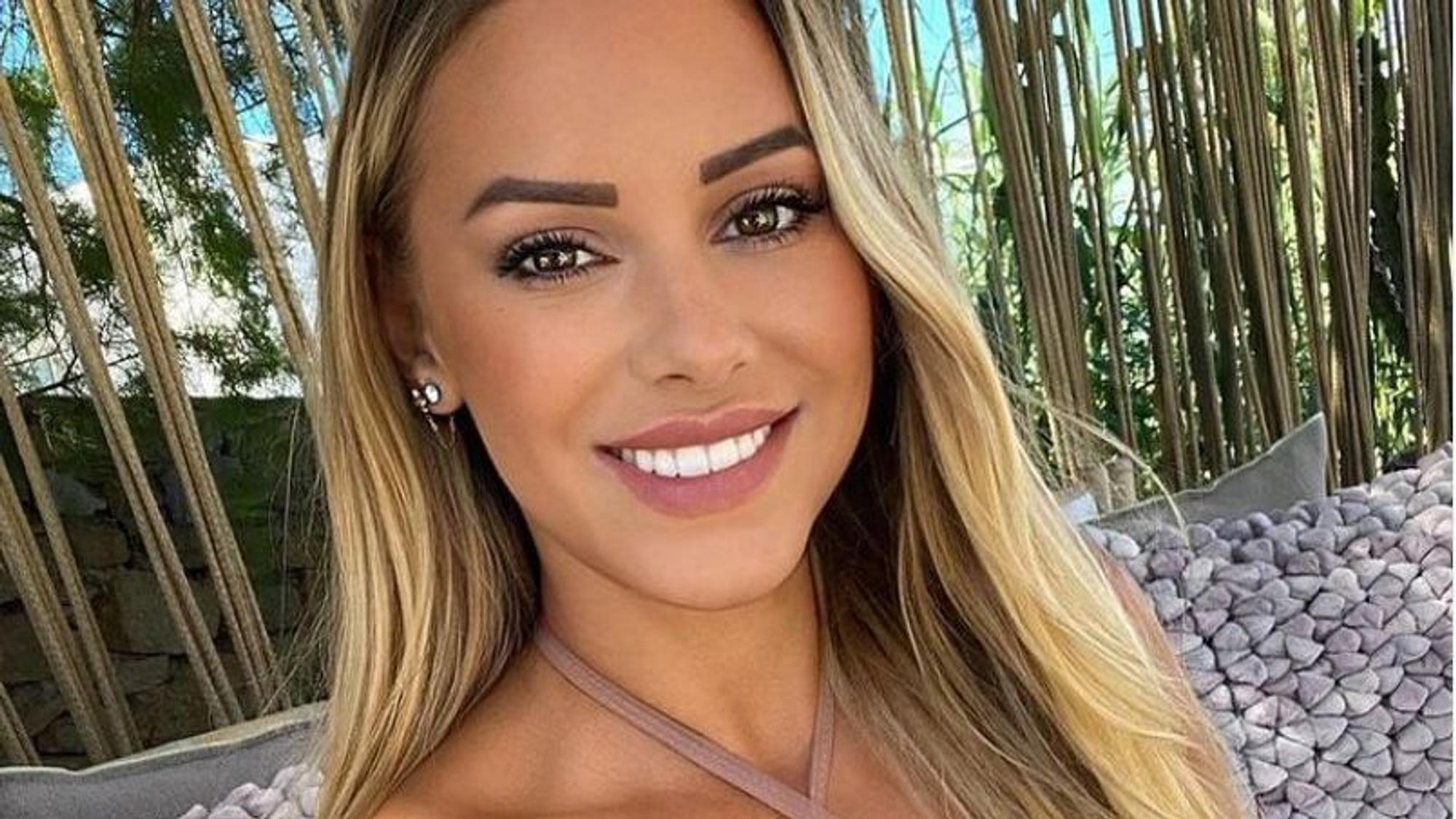 Vanessa Mariposa, das Selfie lud die Influencerin am 25. Oktober 2021 auf Instagram hoch, ist eine der elf Teilnehmerinnen und Teilnehmer der neuen TV-Show „Club der guten Laune“, die am 4. Mai 2022 auf Sat.1 startet.