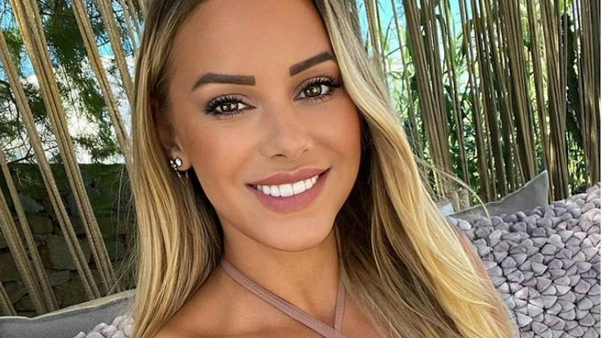 Vanessa Mariposa, das Selfie lud die Influencerin am 25. Oktober 2021 auf Instagram hoch, ist eine der elf Teilnehmerinnen und Teilnehmer der neuen TV-Show „Club der guten Laune“, die am 4. Mai 2022 auf Sat.1 startet.