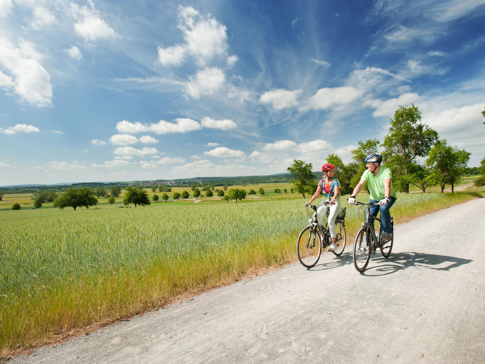 Der „Lahntal-Radweg“ führt durch idyllische Landschaften.