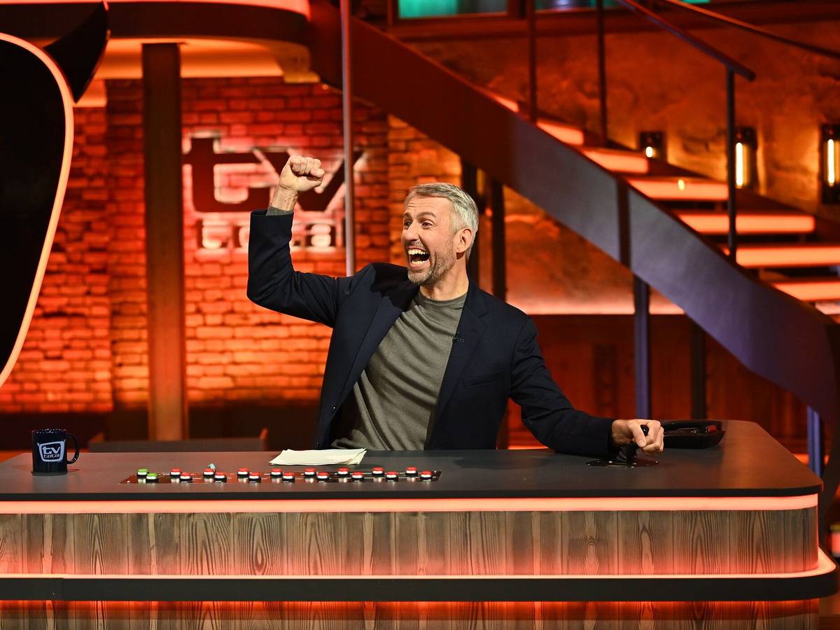 Sebastian Pufpaff im November 2021 bei „TV total“. In der Folge vom 4. Mai lud er eine GNTM-Teilnehmerin in seine Show ein.