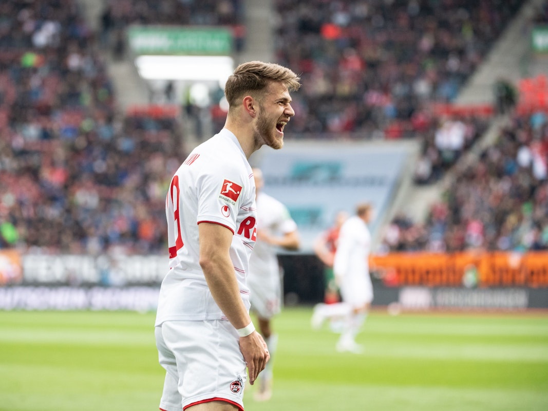 Jan Thielmann jubelt gegen den FC Augsburg.