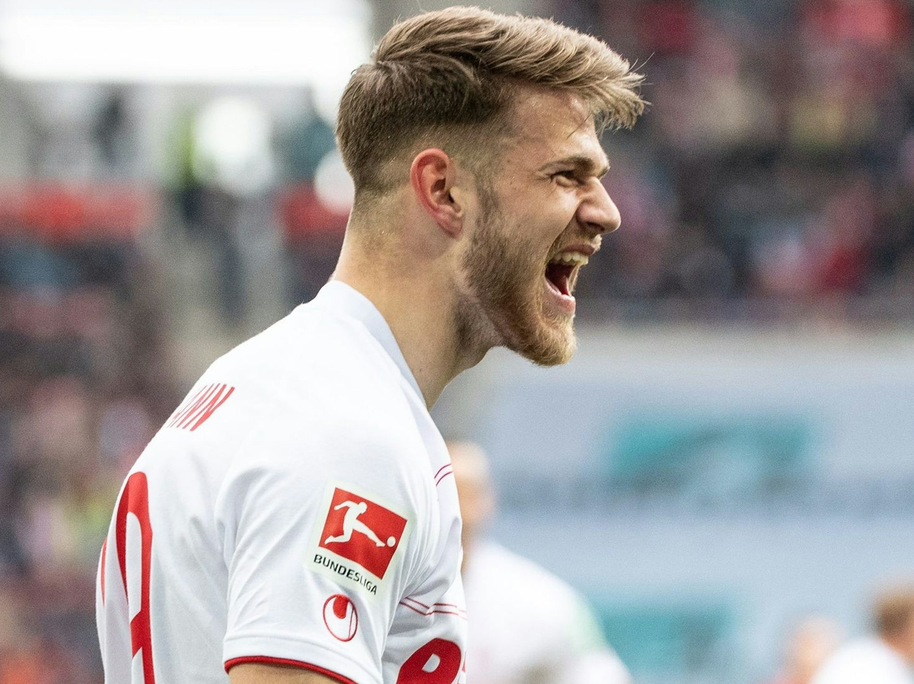 Jan Thielmann jubelt gegen den FC Augsburg.