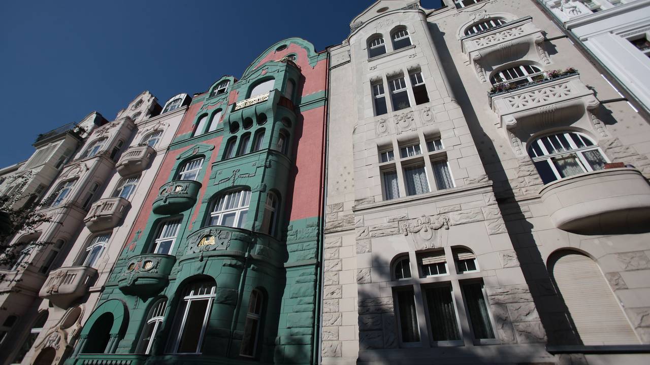 Zu sehen sind Altbaufassaden aus der Kölner Südstadt, aufgenommen am 23. August 2012.