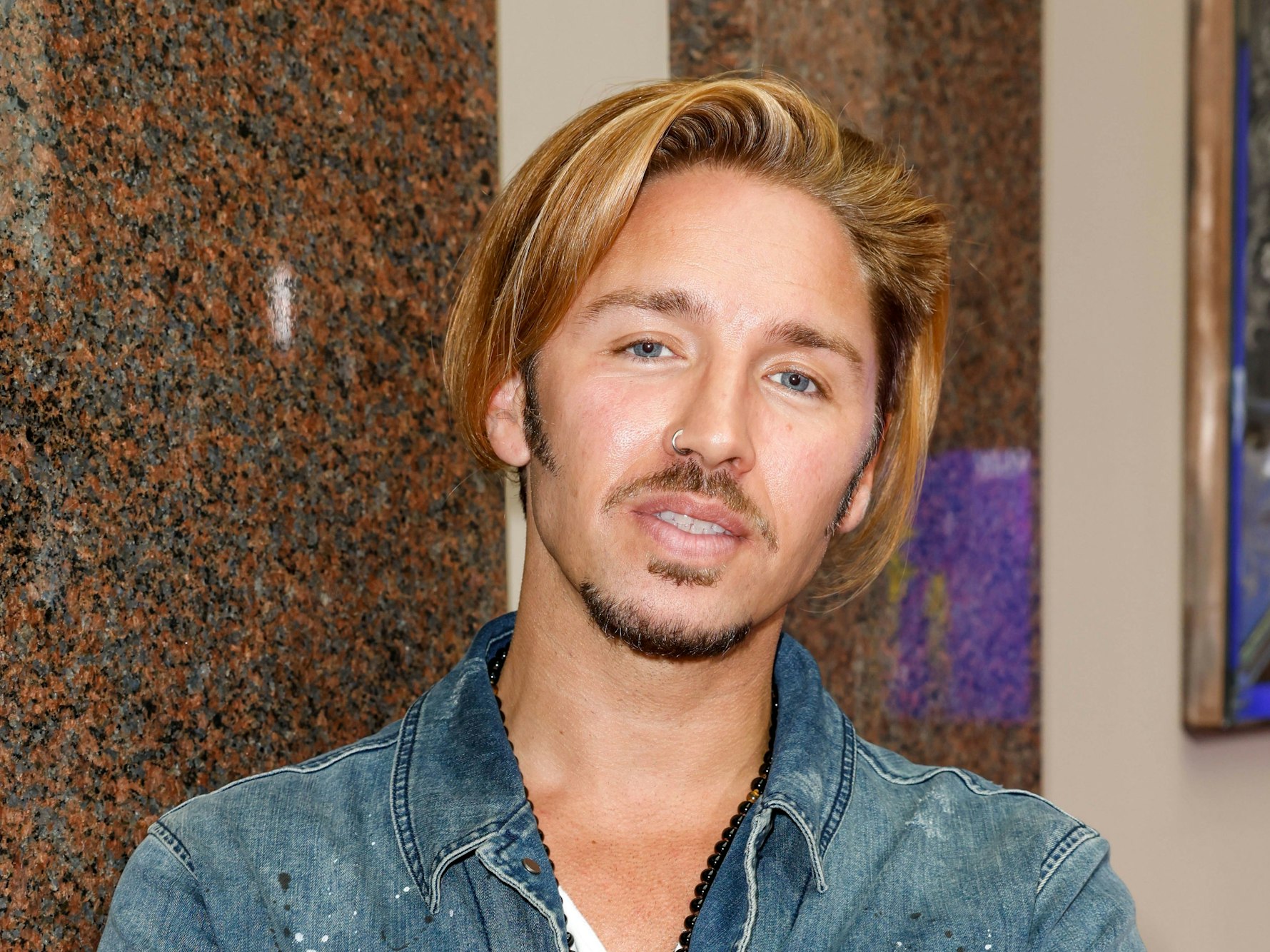 Das Bild zeigt den Sänger Gil Ofarim am 19. August 2021.