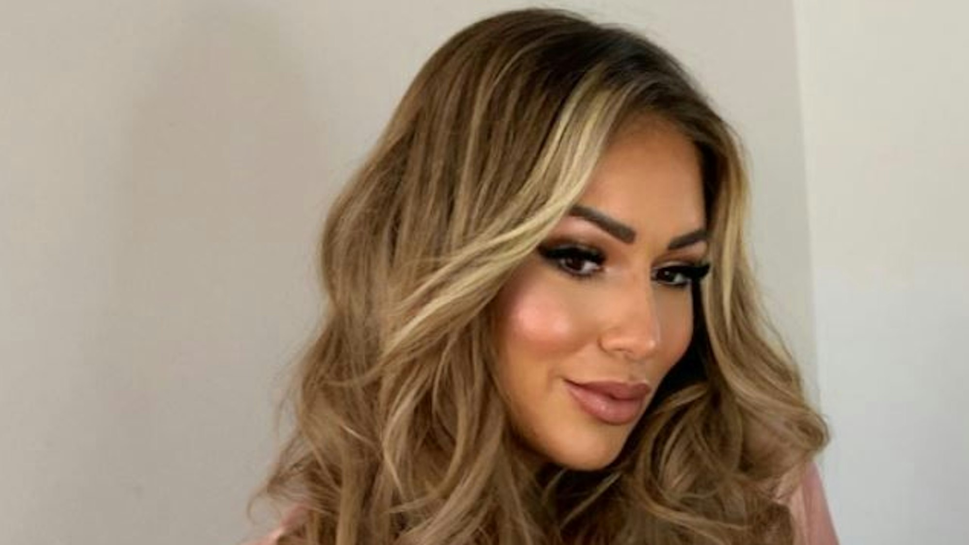 Das Selfie zeigt die Reality TV-Bekanntheit Cethrin Schulze. Sie hat es am 14. November 2021 auf Instagram veröffentlicht.