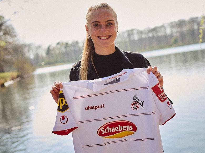 Sarah Puntigam trägt das Trikot des 1. FC Köln.