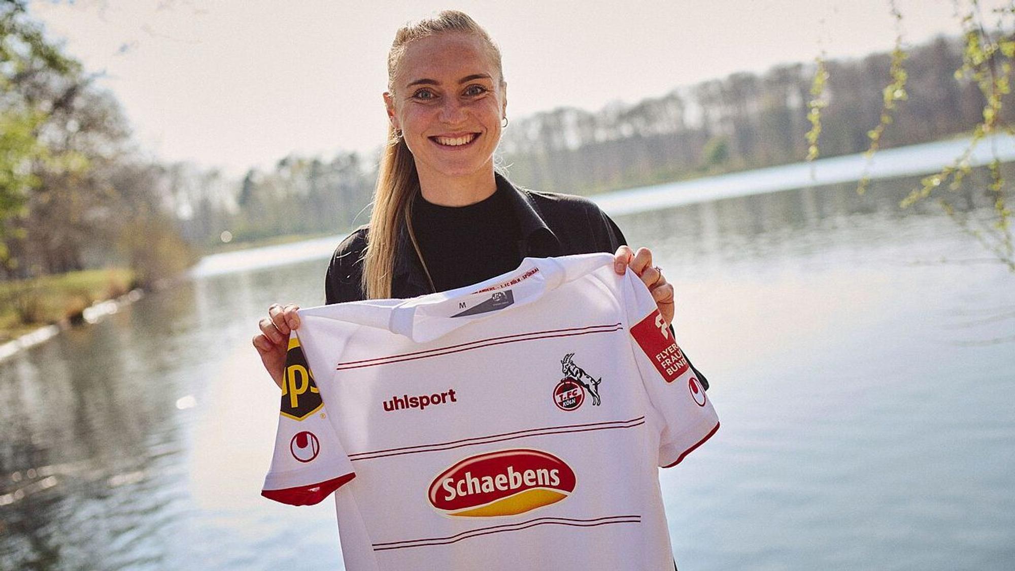 Sarah Puntigam trägt das Trikot des 1. FC Köln.