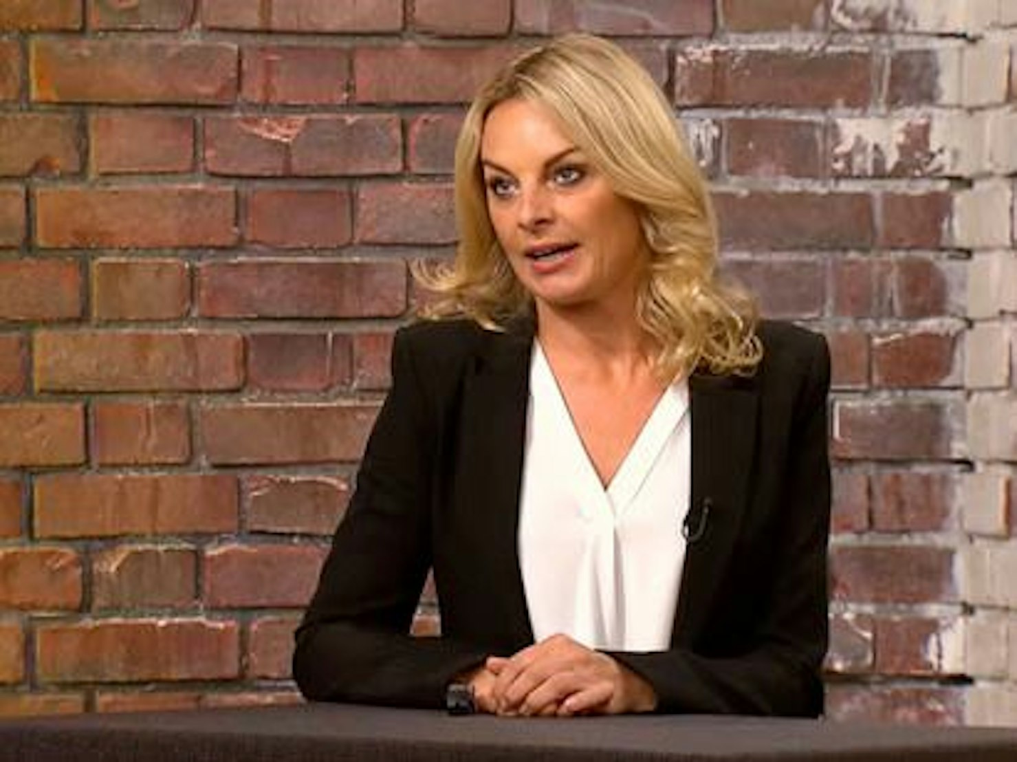 Händlerin Susanne Steiger in der ZDF-Show „Bares für Rares“ am 19. Januar 2022.