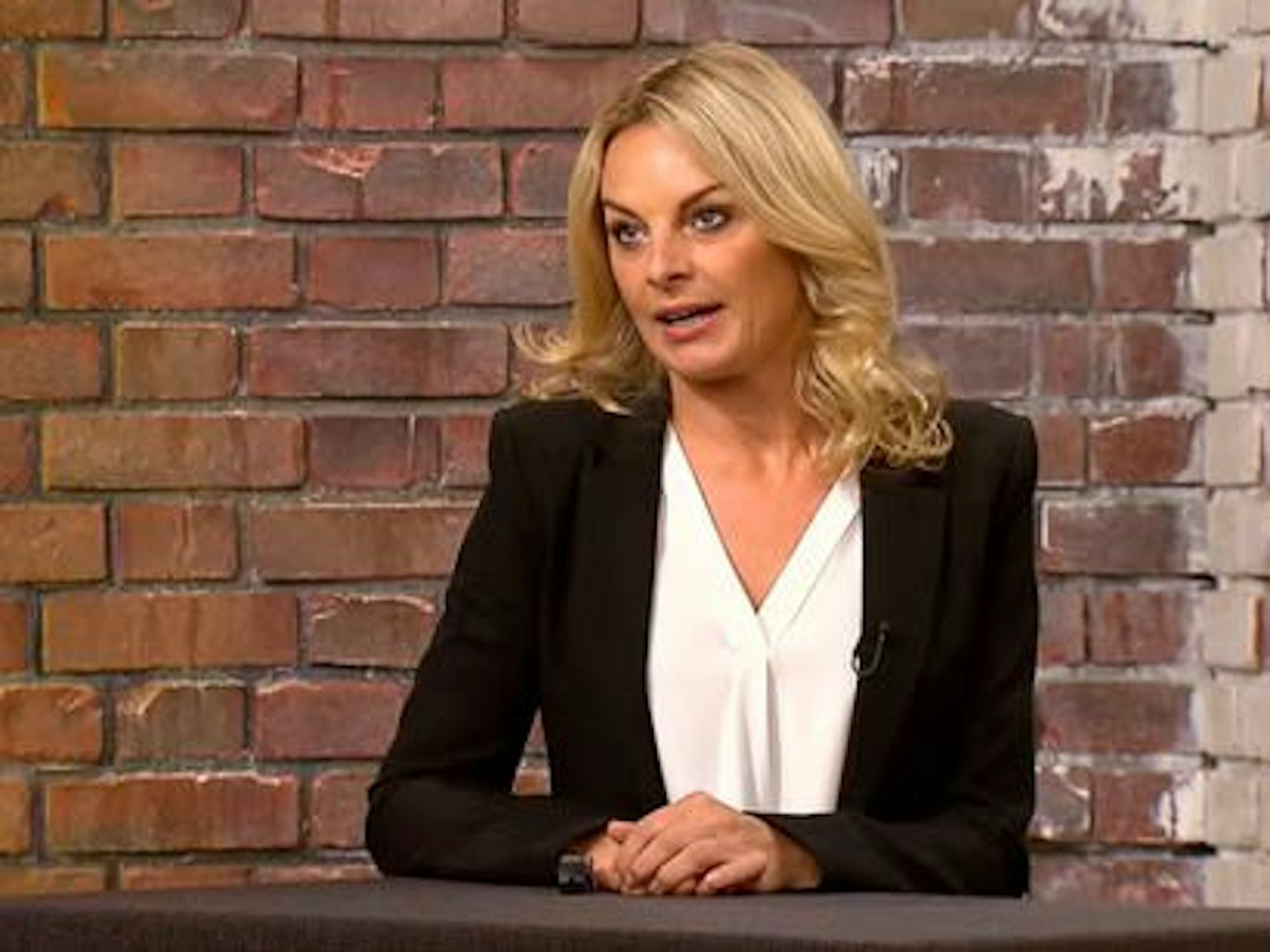 Händlerin Susanne Steiger in der ZDF-Show „Bares für Rares“ am 19. Januar 2022.