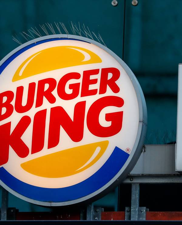 Das Logo des Geschäfts «Burger King» am Alexanderplatz.