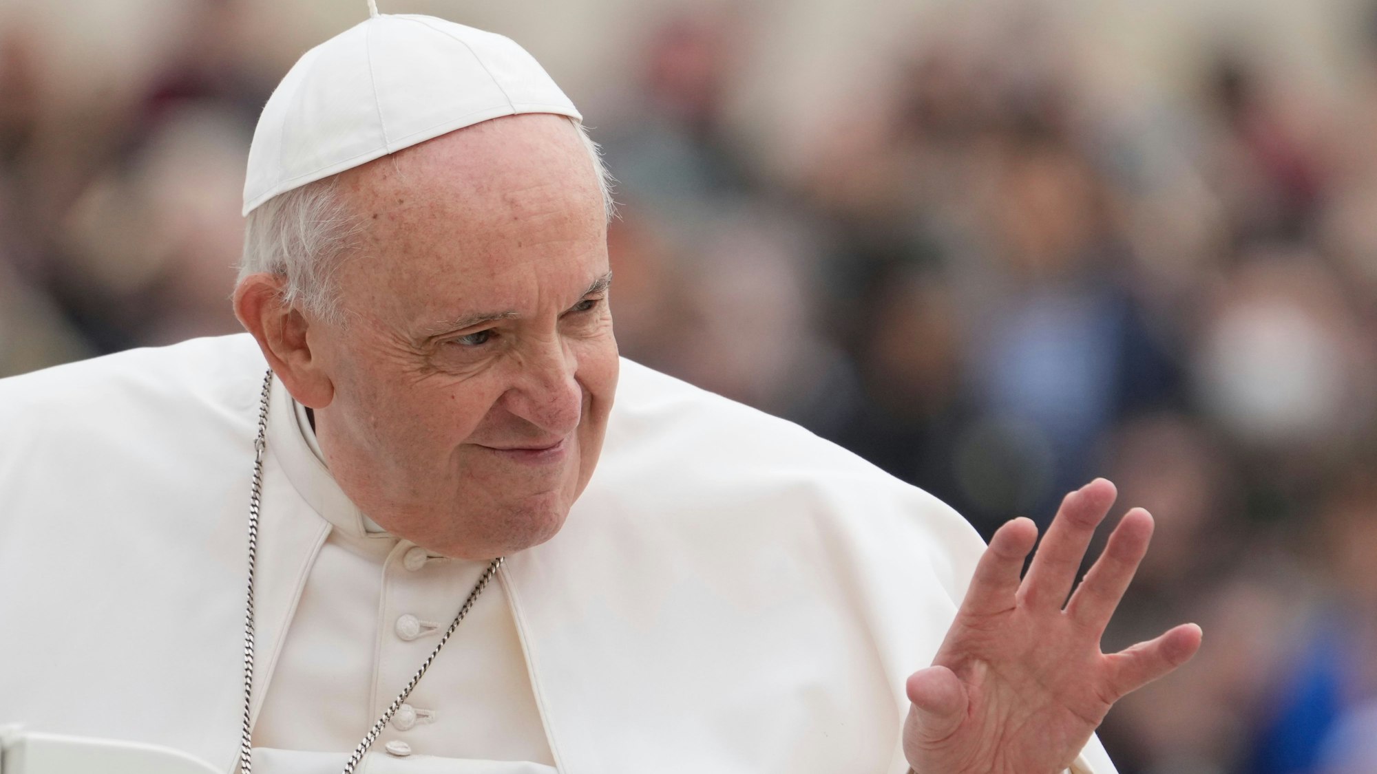 Papst Franziskus (hier bei seiner Generalaudienz am 4. Mai 2022): Seine jüngsten Aussagen zum Ukraine-Krieg werfen Fragen auf.