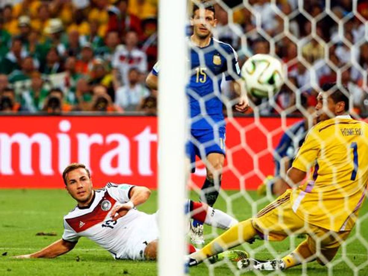 Mario Götze trifft im WM-Finale 2014 in Rio de Janeiro zum entscheidenden 1:0 für Deutschland gegen Argentinien. Tom Bartels wird auch das Finalspiel der WM 2022 in Katar kommentieren.