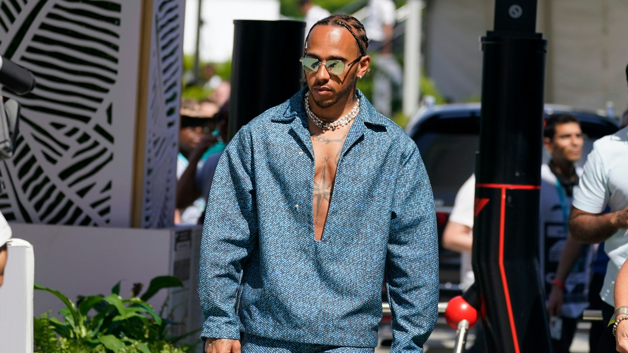 Lewis Hamilton aus Großbritannien vom Team Mercedes kommt auf dem Miami International Autodrome an.
