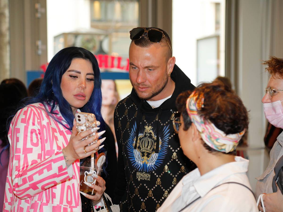 Kate Merlan und Eric Sindermann beim Mates Date Influencer Event während der Mercedes-Benz Fashion Week Berlin am 15. März 2022 in der Berliner Freiheit.