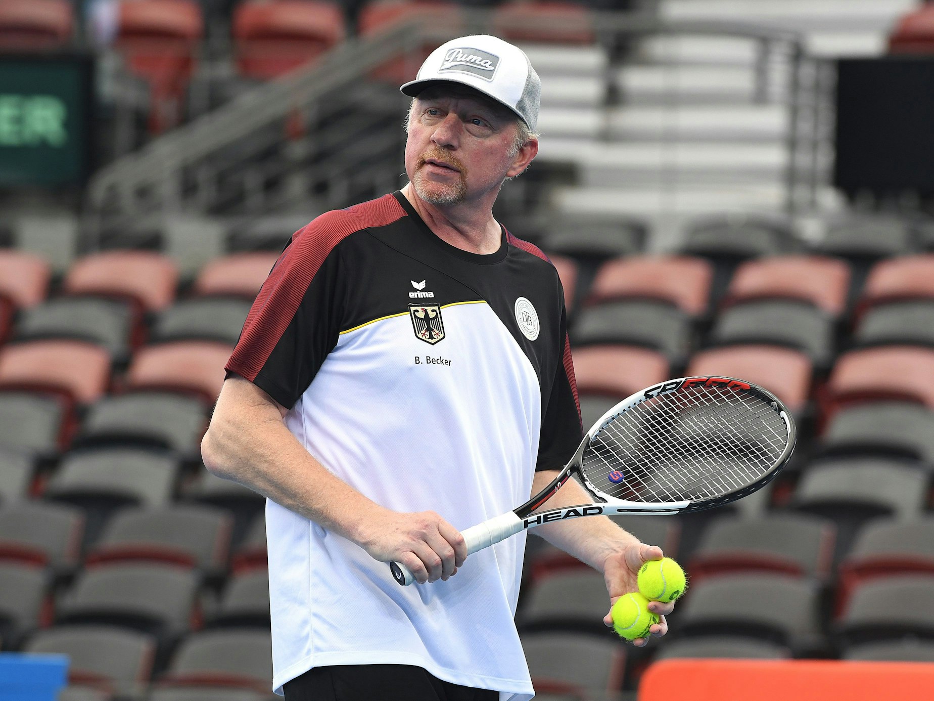 31.01.2018, Australien, Brisbane: Tennis, Davis Cup, Training: Boris Becker steht beim Training der deutschen Mannschaft auf dem Platz.