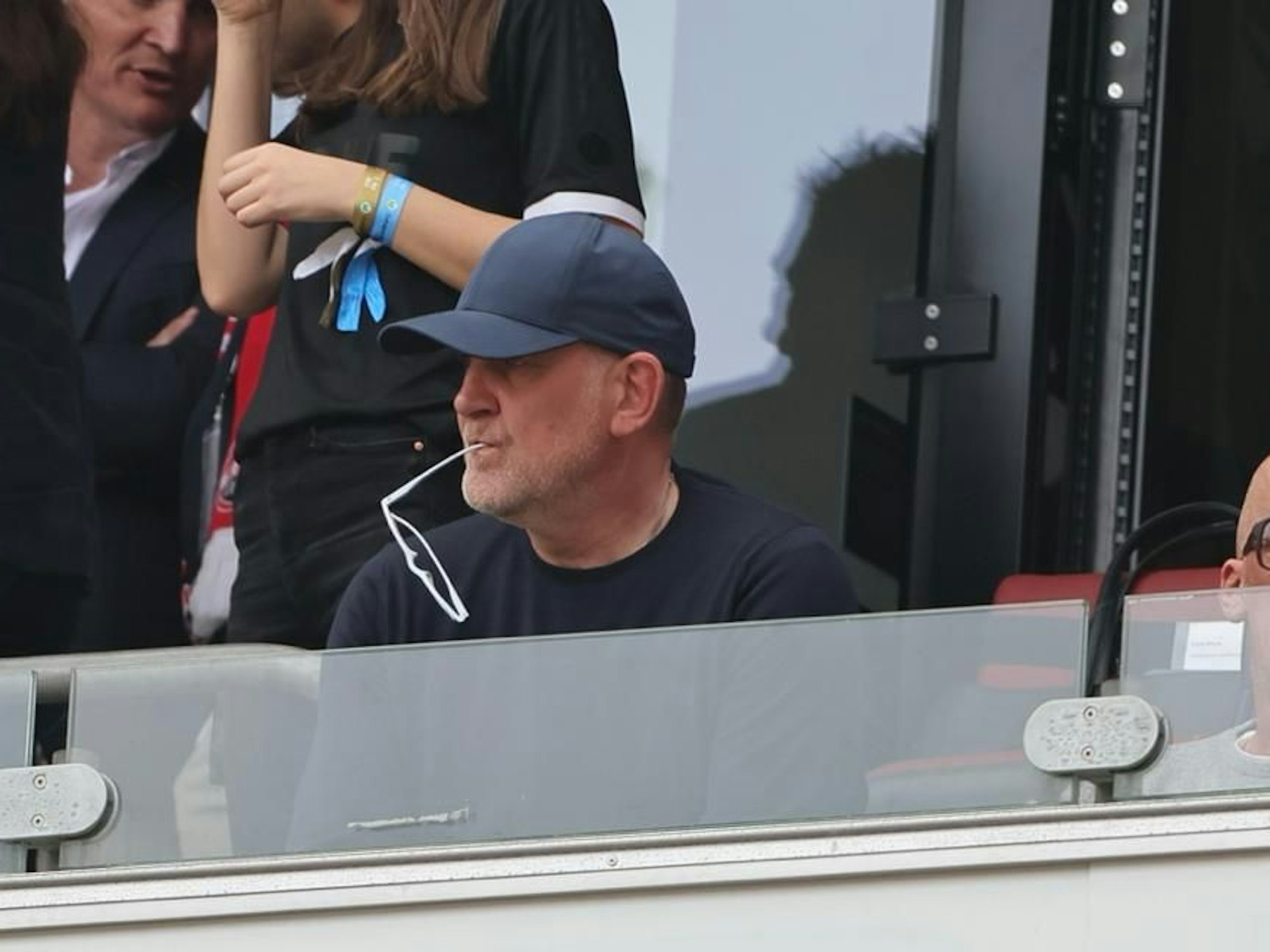 Jörg Schmadtke beim Bundesliga-Spiel 1. FC Köln gegen VfL Wolfsburg am 7. Mai 2022