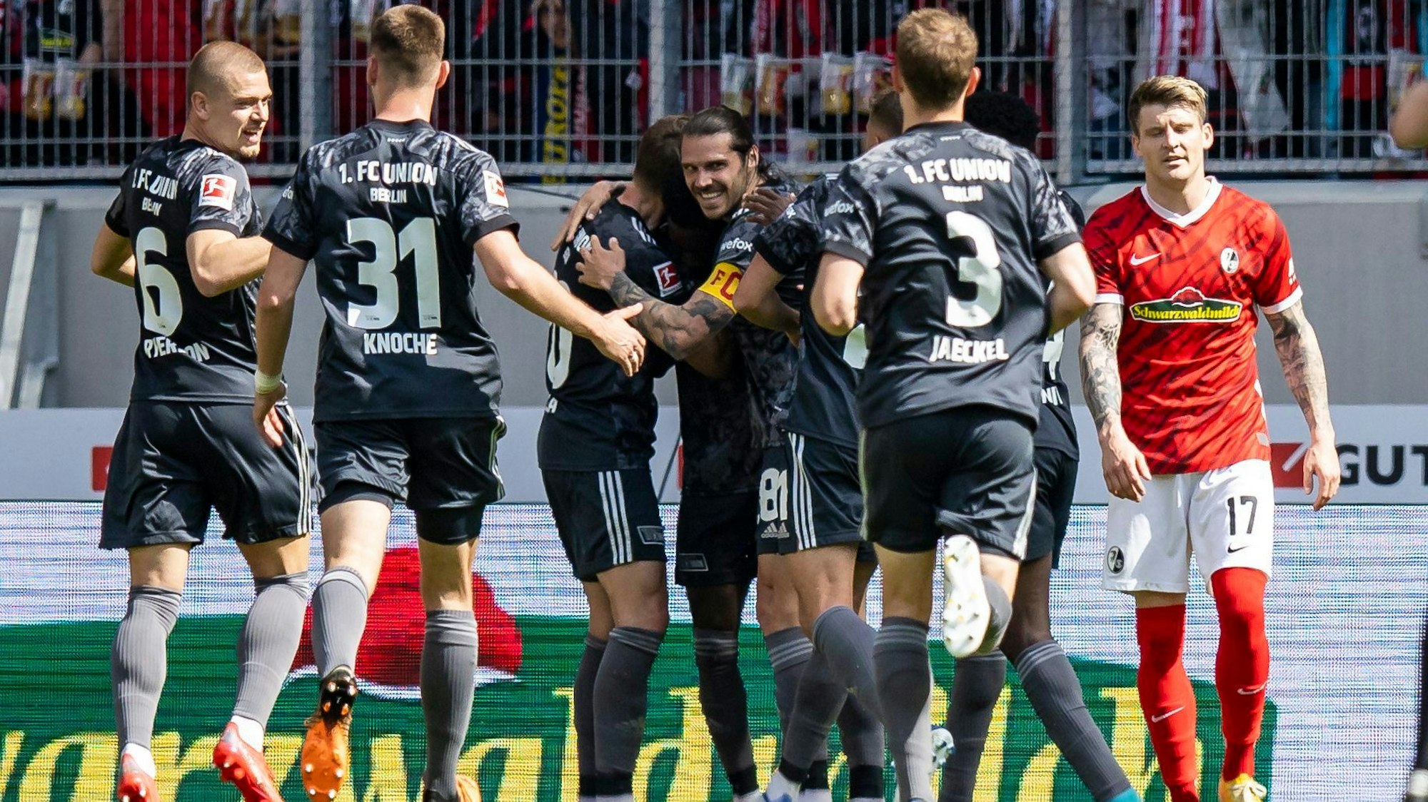Union Berlin jubelt beim SC Freiburg, der seine guten Aussichten auf die Champions League verspielt.