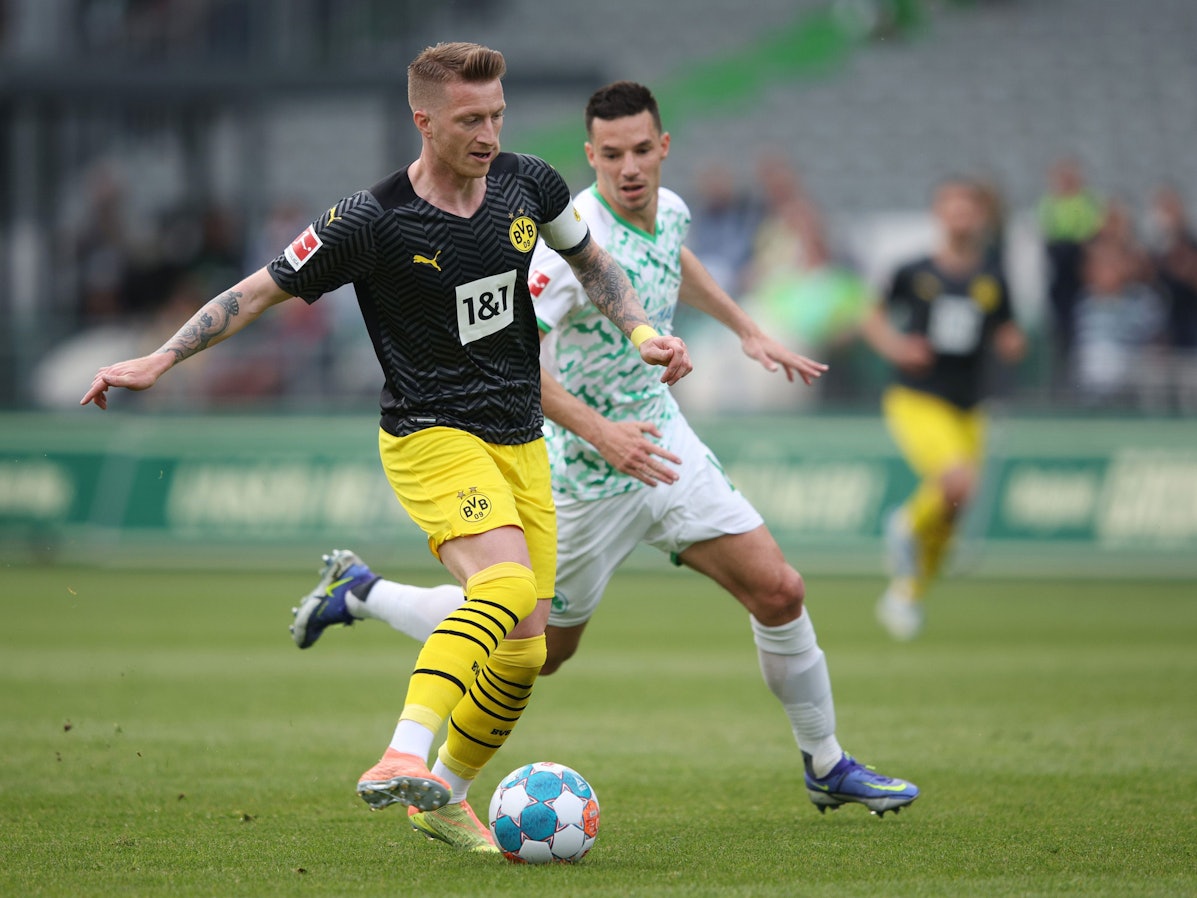 Marco Reus in Aktion mit Ball beim Spiel gegen SpVgg Greuther Fürth.
