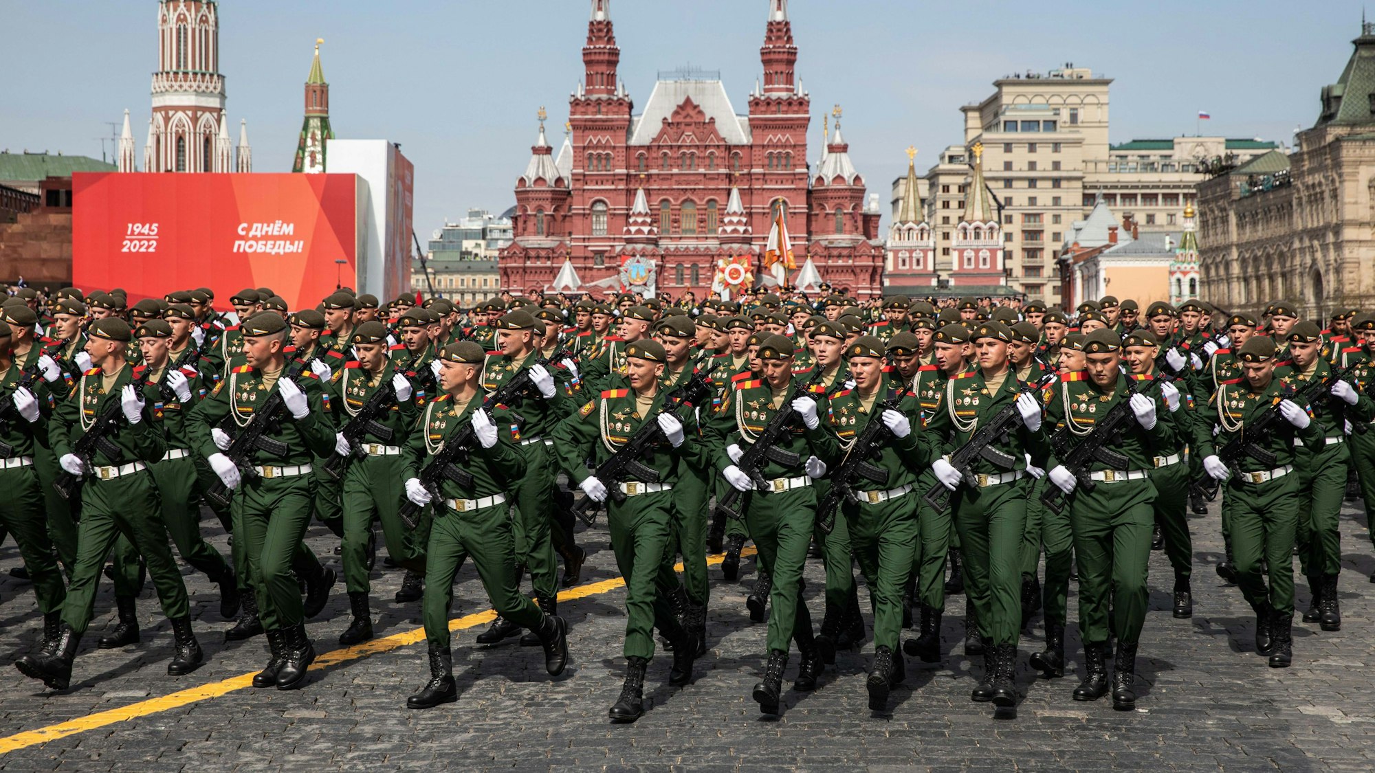 Soldaten nehmen am Samstag (7. Mai) an einer Probe für die Militärparade zum Tag des Sieges teil. Die Parade findet am 9. Mai statt, um den Sieg über Hitlerdeutschland zu feiern.dpa