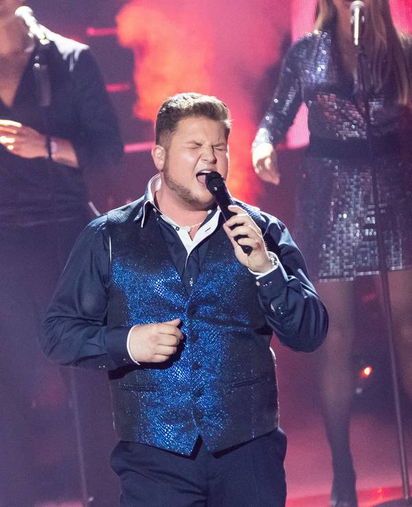 Gewinner Harry Laffontien tritt während des DSDS-Finales in den MMC Studios am 07. Mai 2022 in Köln auf.