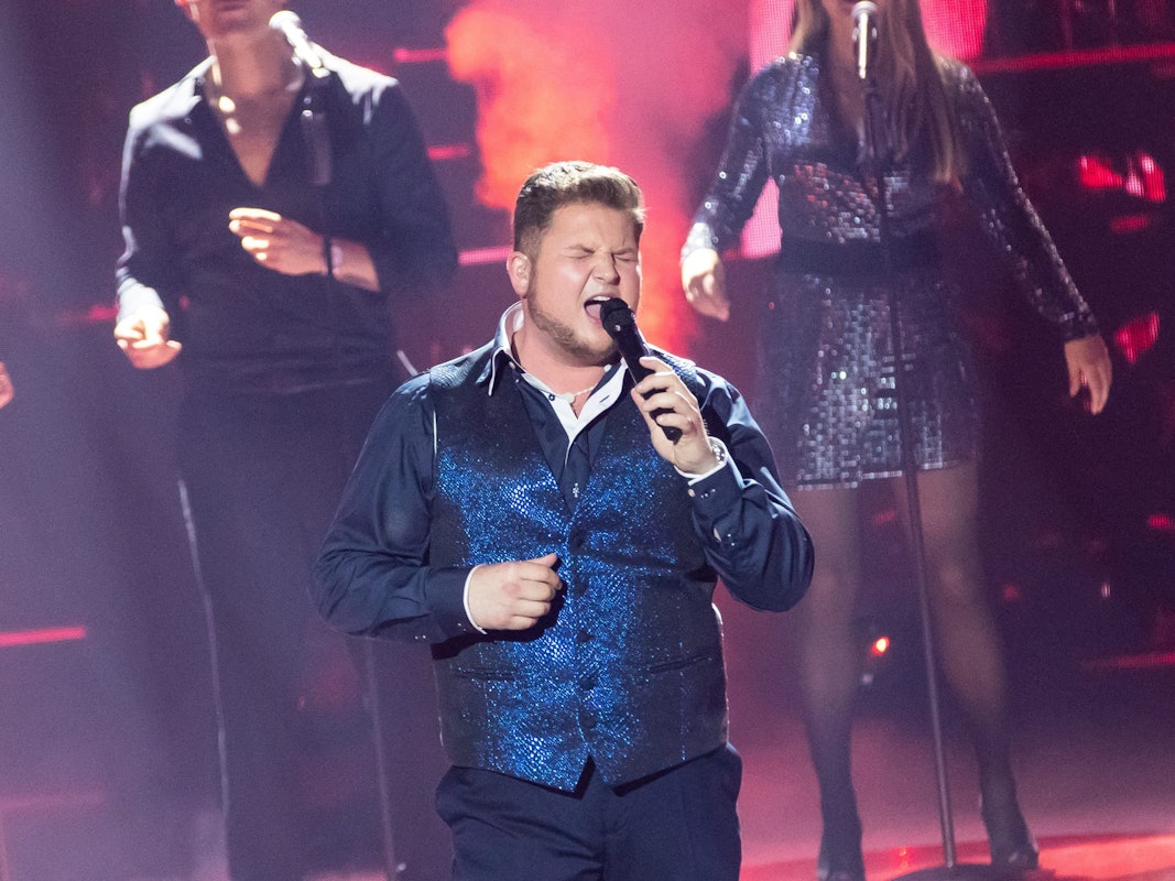 Gewinner Harry Laffontien tritt während des DSDS-Finales in den MMC Studios am 07. Mai 2022 in Köln auf.