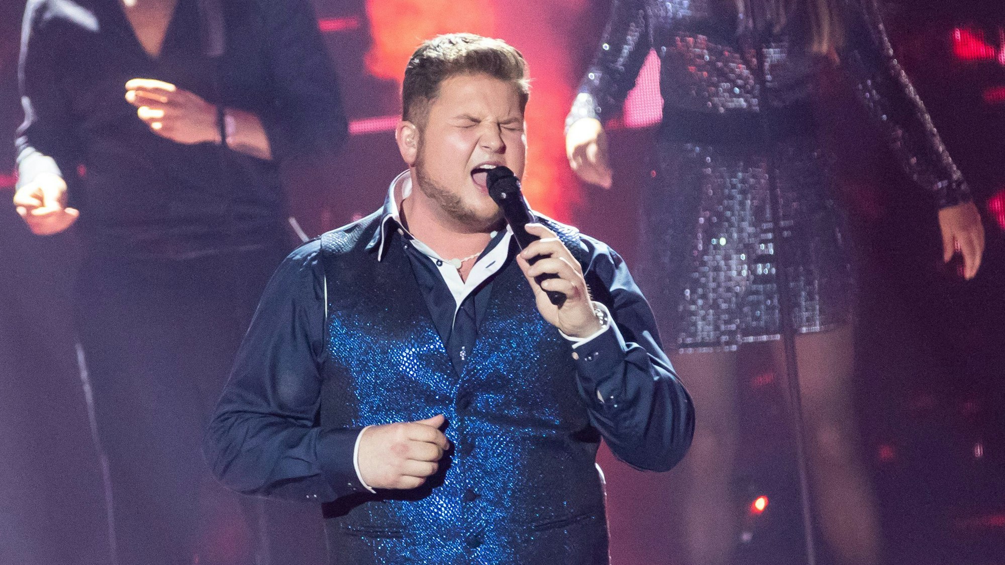 Gewinner Harry Laffontien tritt während des DSDS-Finales in den MMC Studios am 07. Mai 2022 in Köln auf.