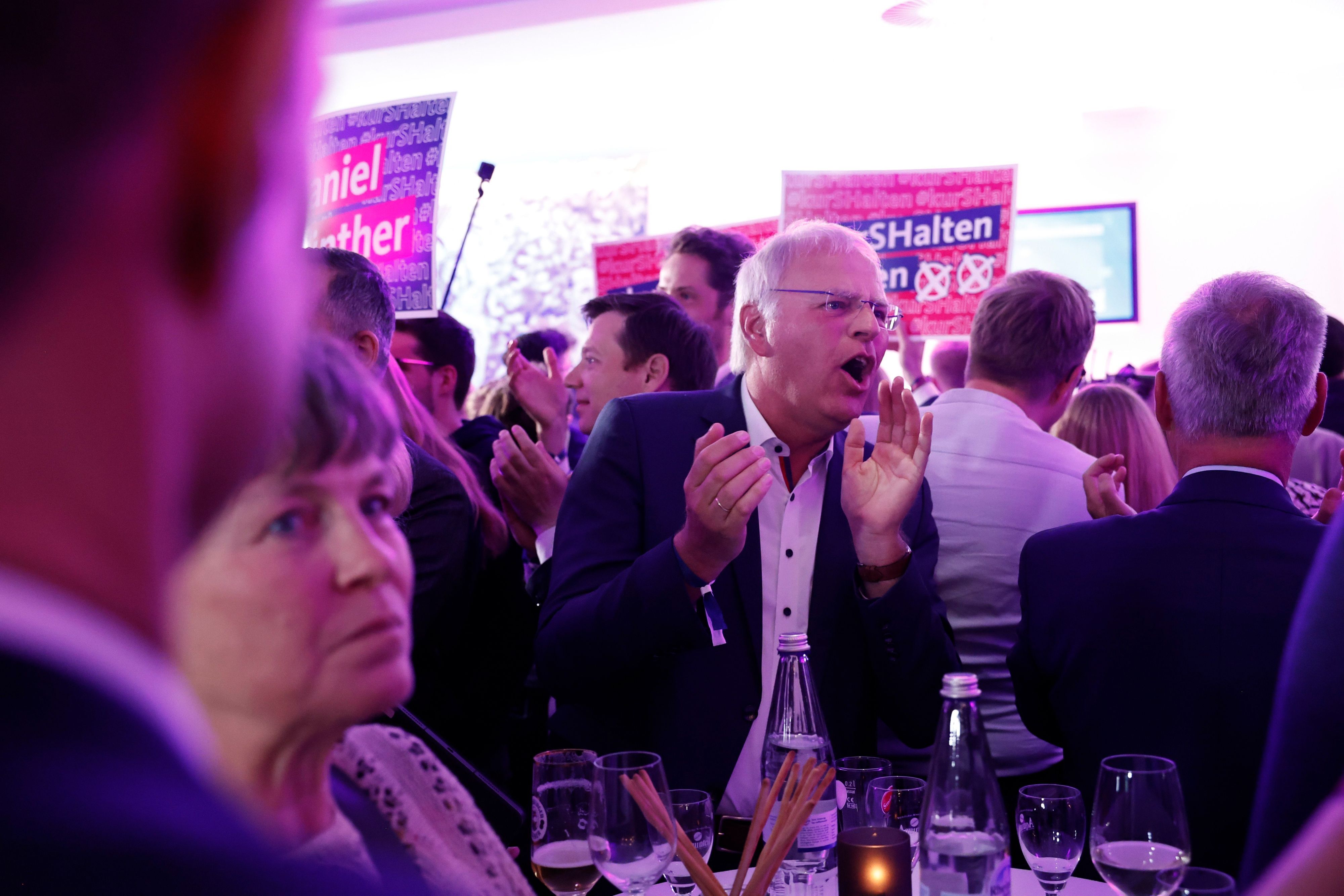 Seine Parteianhänger jubeln in Kiel am 8. Mai über das Wahlergebnis: Die CDU von Ministerpräsident Daniel Günther hat die Landtagswahl in Schleswig-Holstein klar gewonnen.