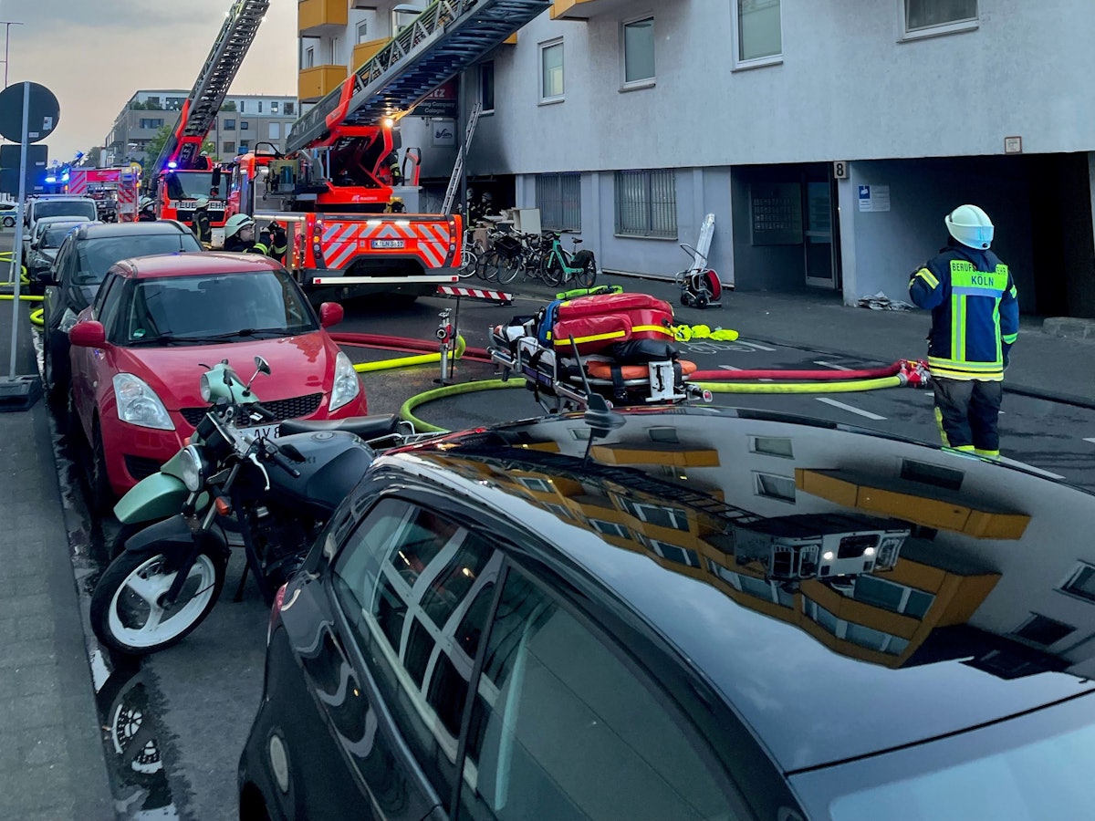 Am Samstagabend (7. Mai) geriet in Köln-Sülz ein Müllcontainer in Brand.