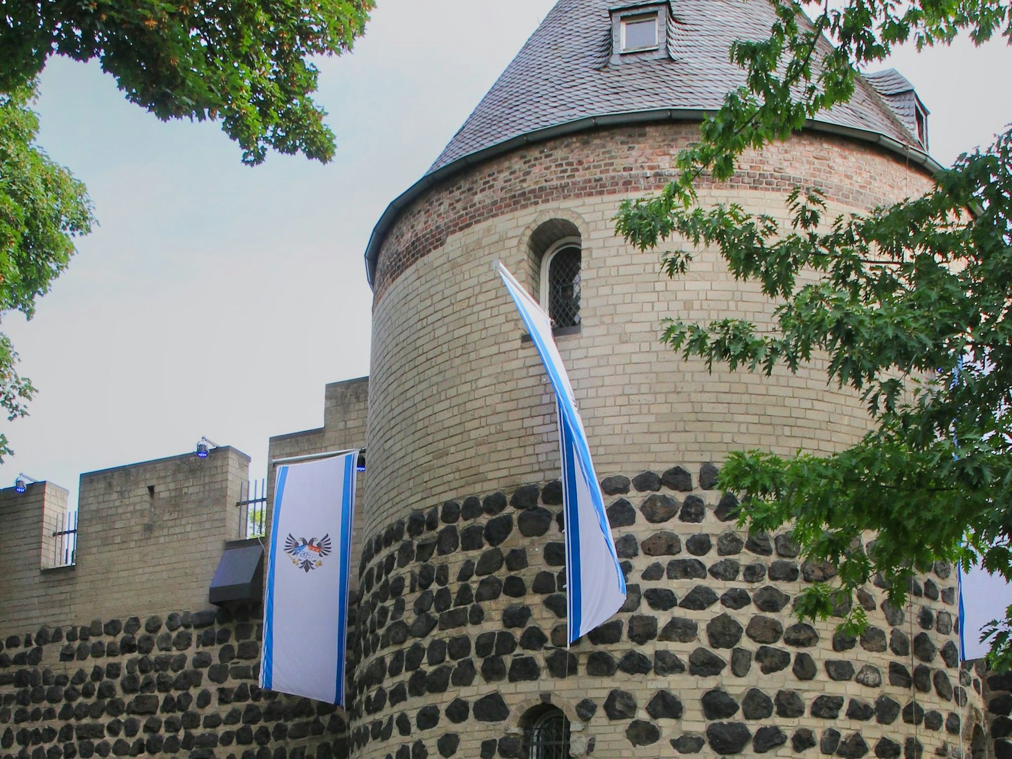 Der Sachsenturm in Köln (hier 2019)