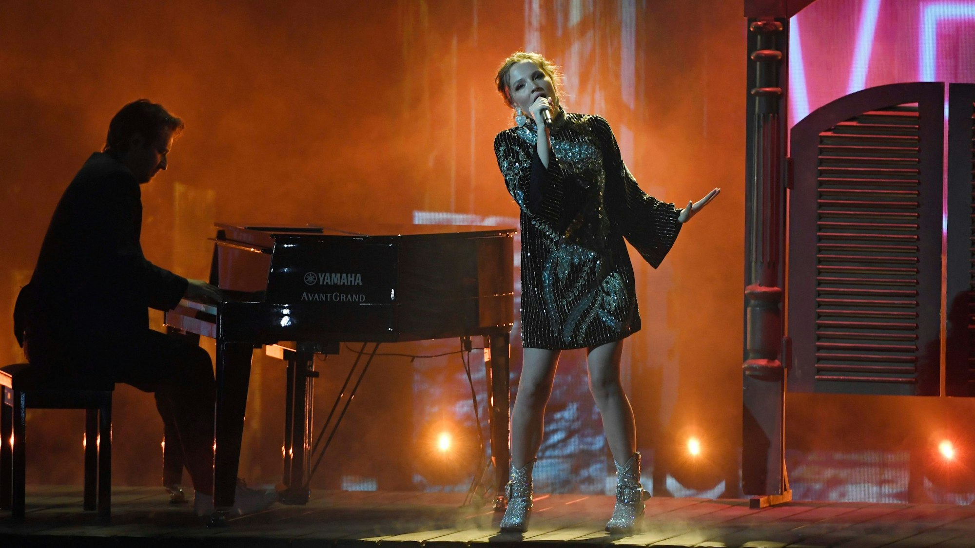 Amber van der Elzen, hier am 30.04.2022, singt „Desperado“ bei der TV-Sendung „Deutschland sucht den Superstar“ (DSDS).