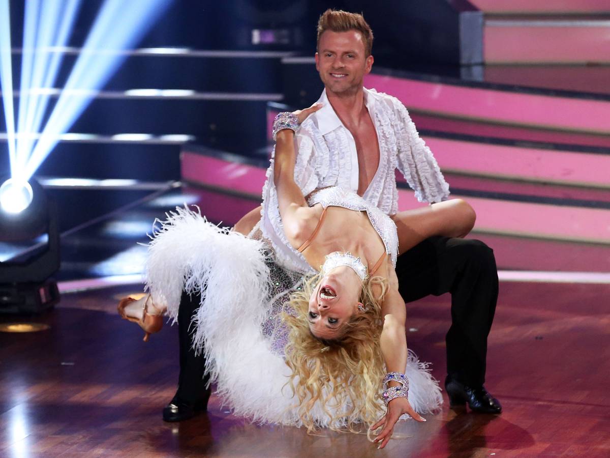 Willi Gabalier tanzte 2014 mit Tanja Szewczenko bei „Let's Dance“. Heute moderiert er „Bares für Rares“ in Österreich.