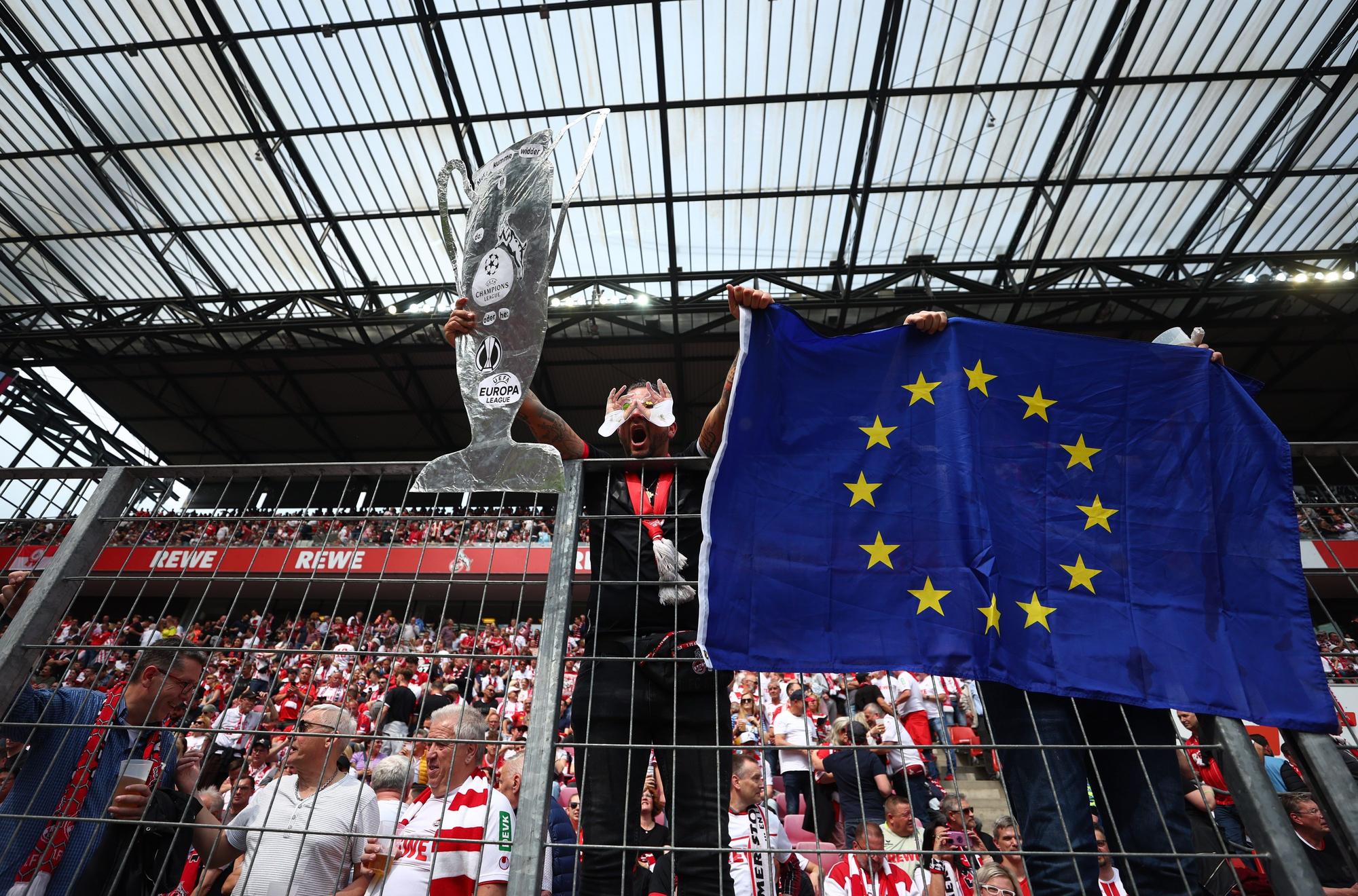 Die FC-Fans feierten am Samstag (7. Mai) den Einzug ins internationale Geschäft – und nahmen auch viele Sachen mit.